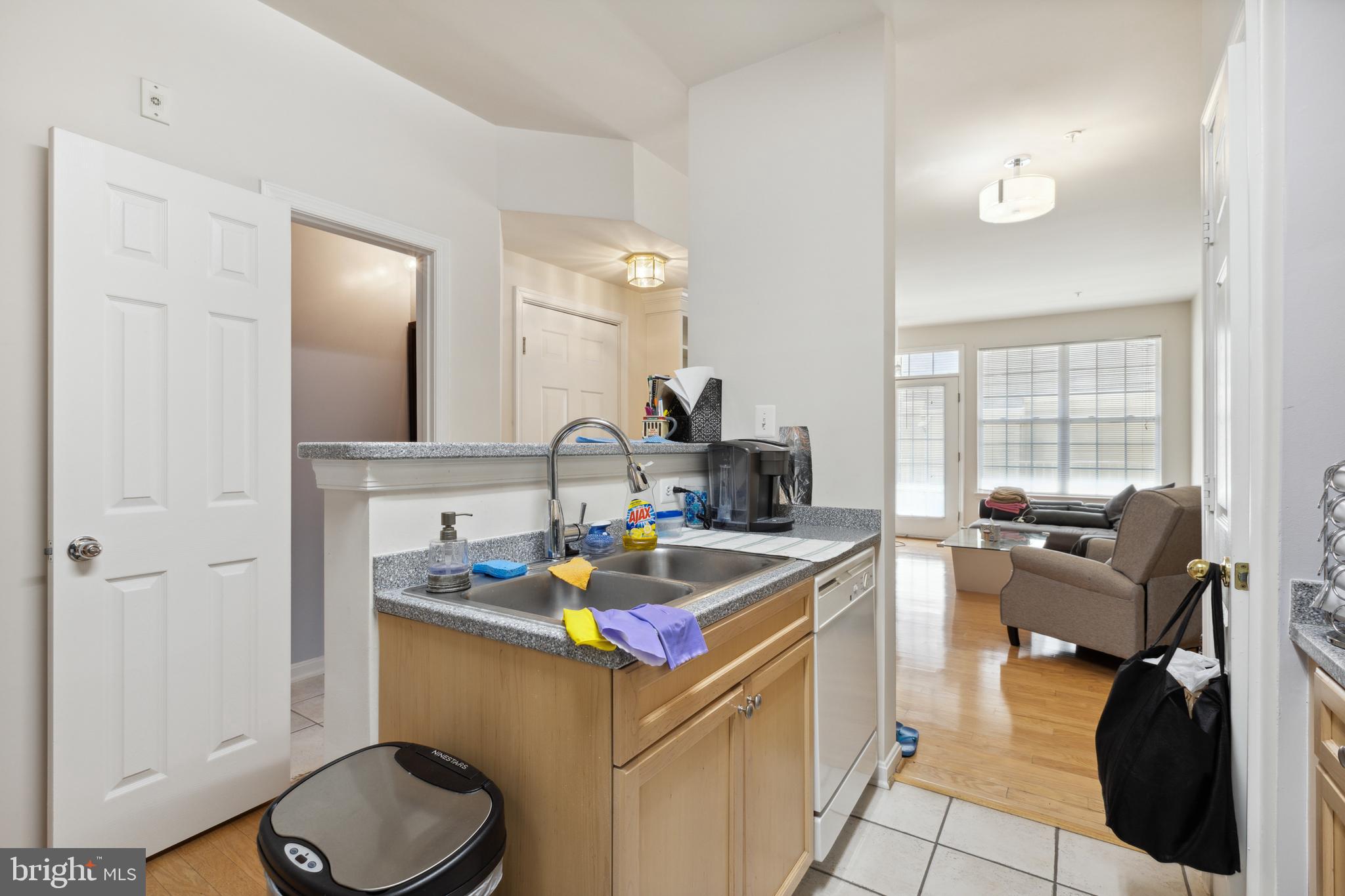 WESTBRIAR PLAZA - Residential Lease