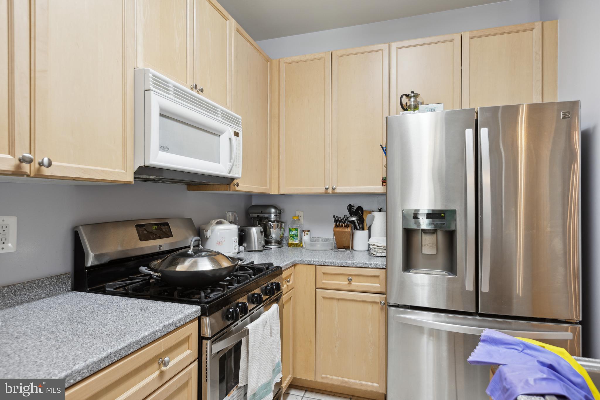 WESTBRIAR PLAZA - Residential Lease