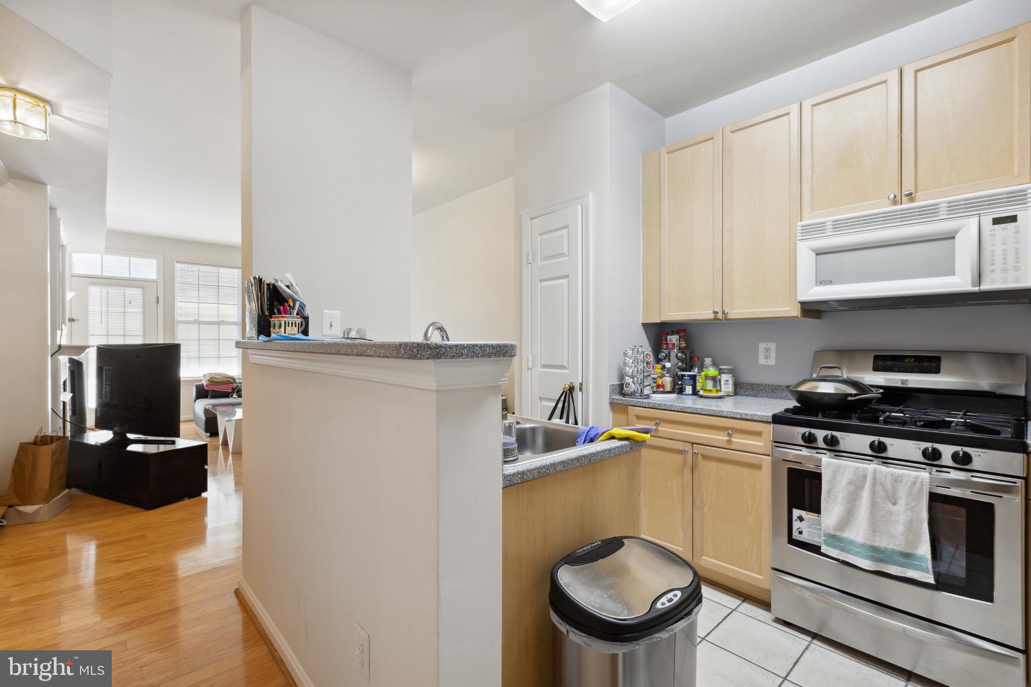 WESTBRIAR PLAZA - Residential Lease