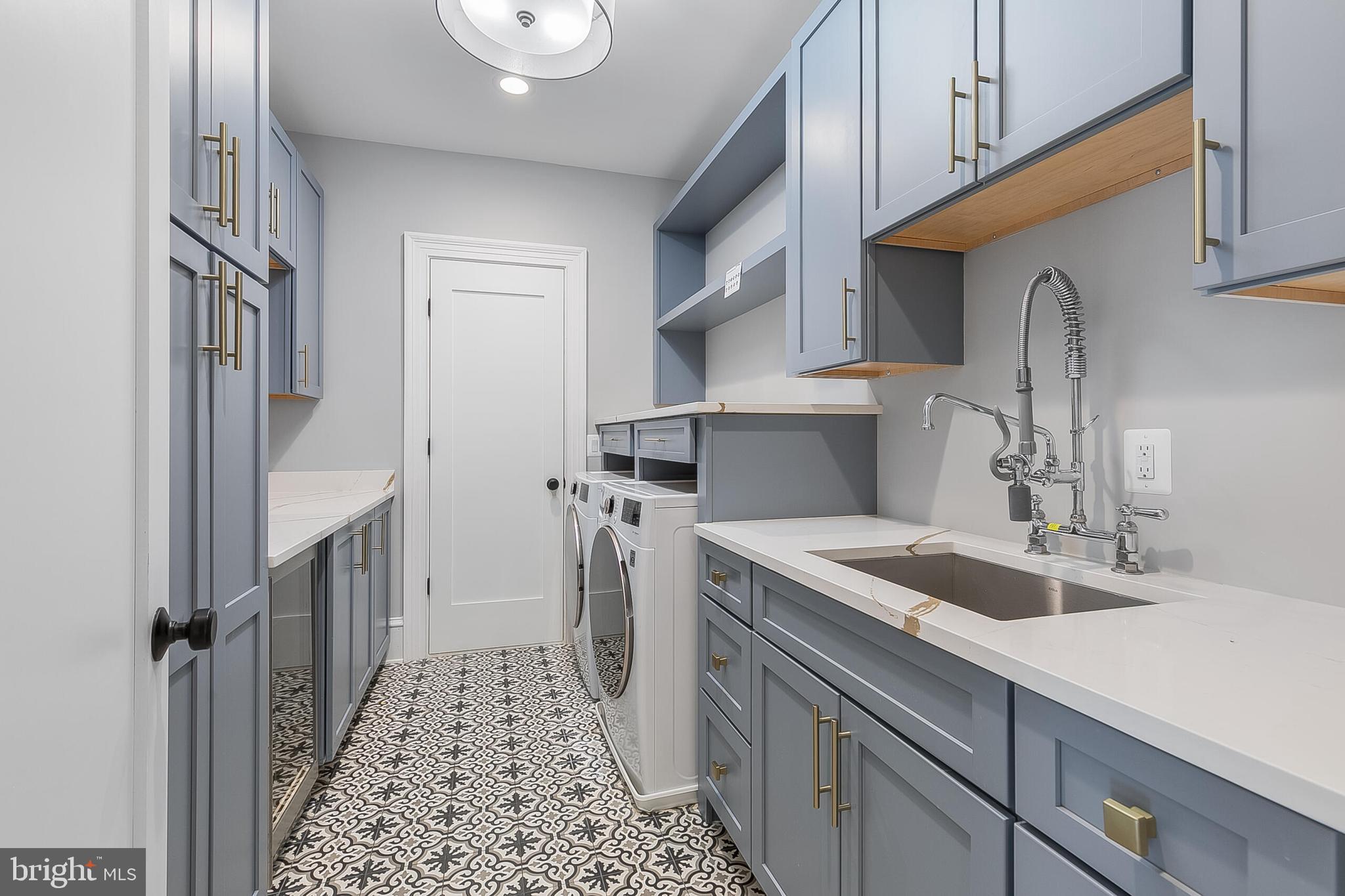 RIVER OAKS - Residential