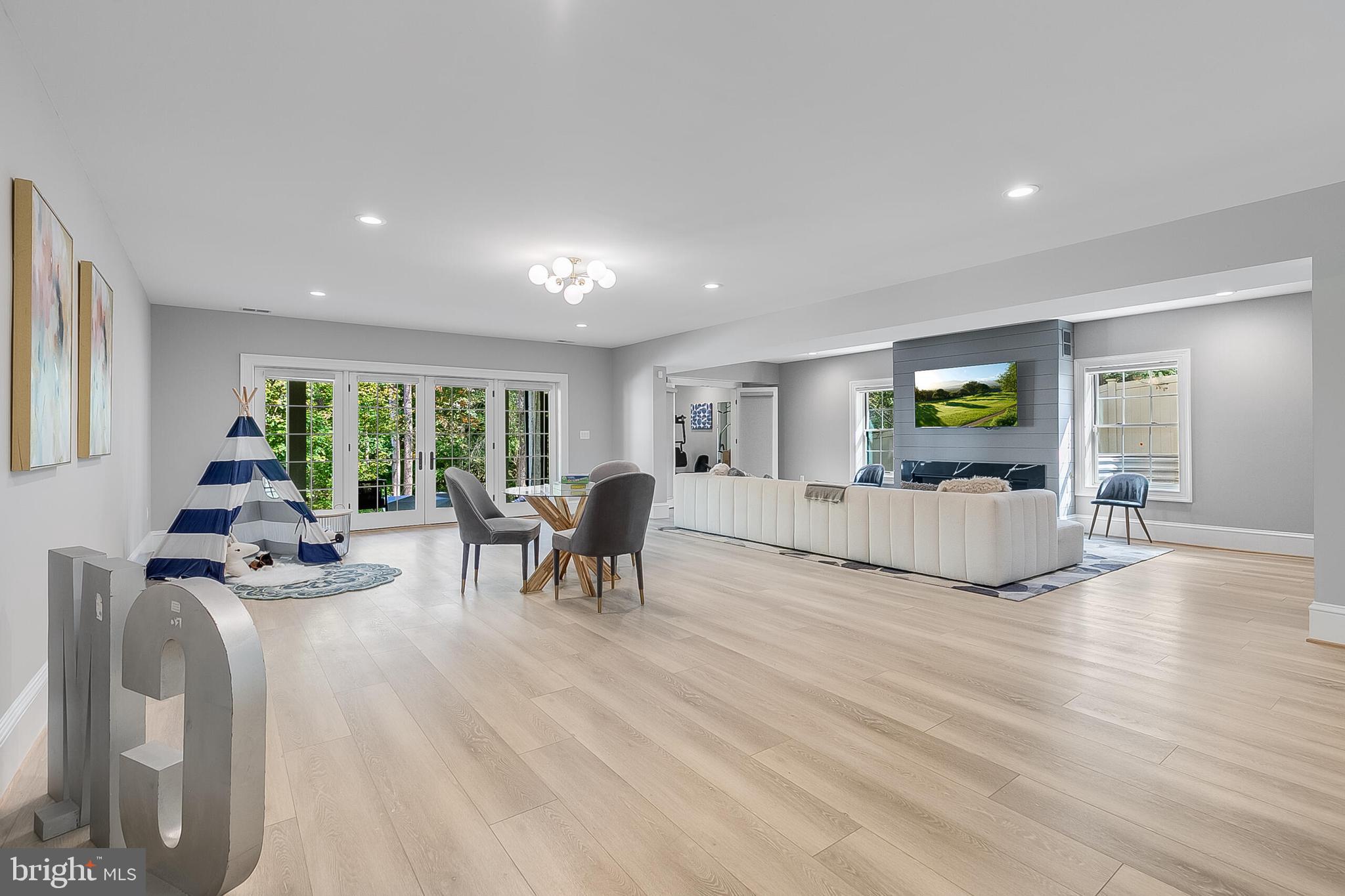 RIVER OAKS - Residential