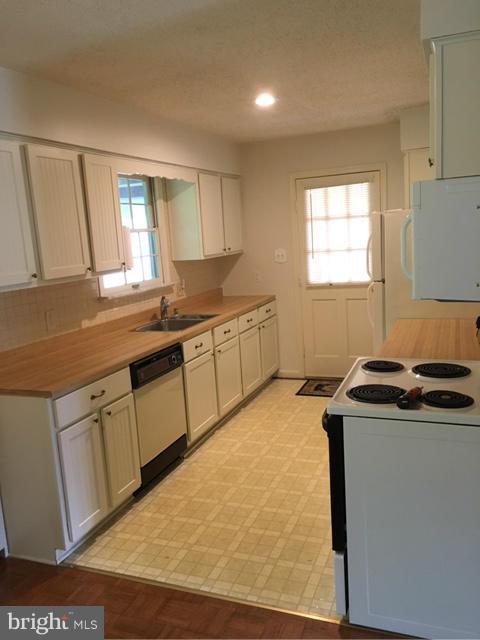 HERITAGE HARBOUR - Residential Lease