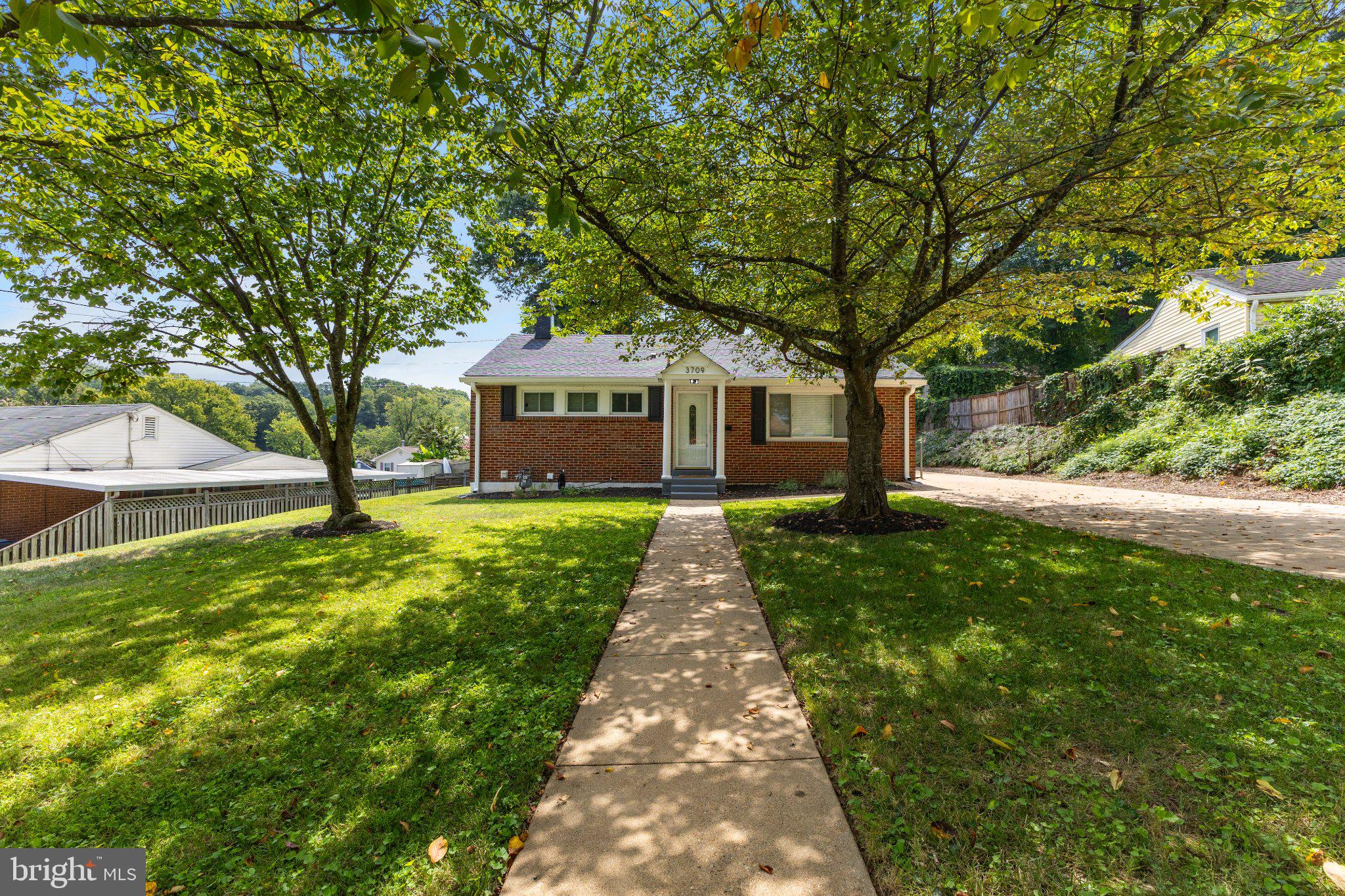 3709 HEATHER COURT