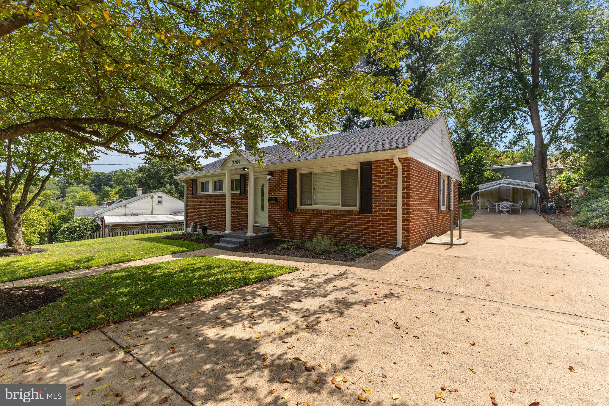 3709 HEATHER COURT