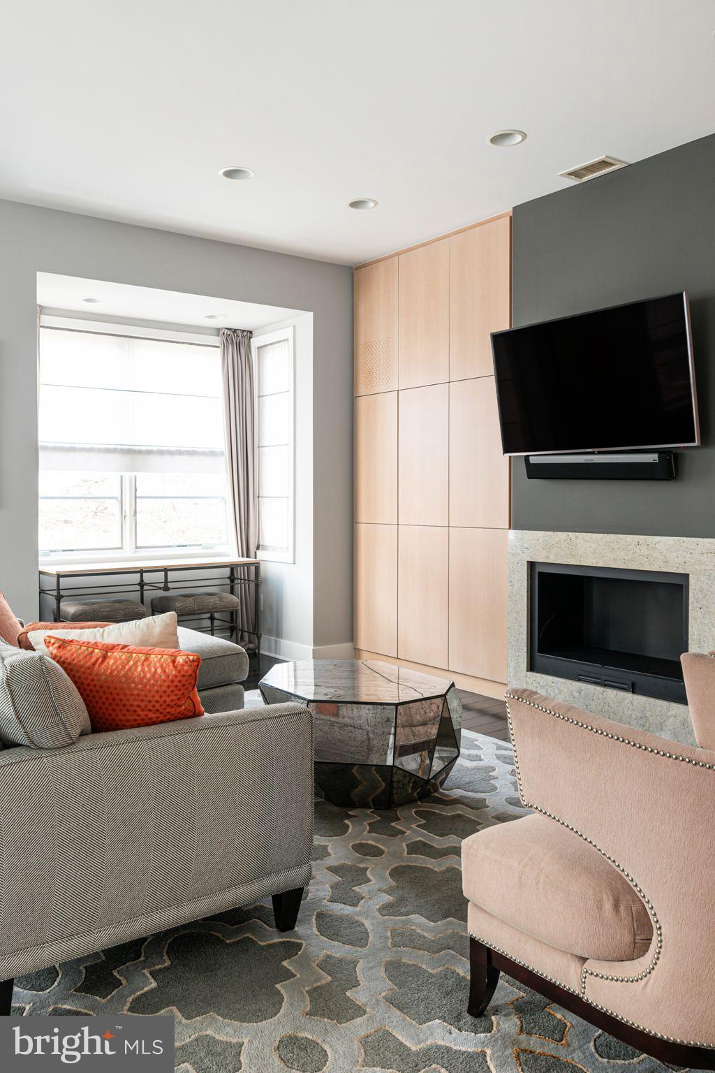 AVENUE OF THE ARTS - Residential