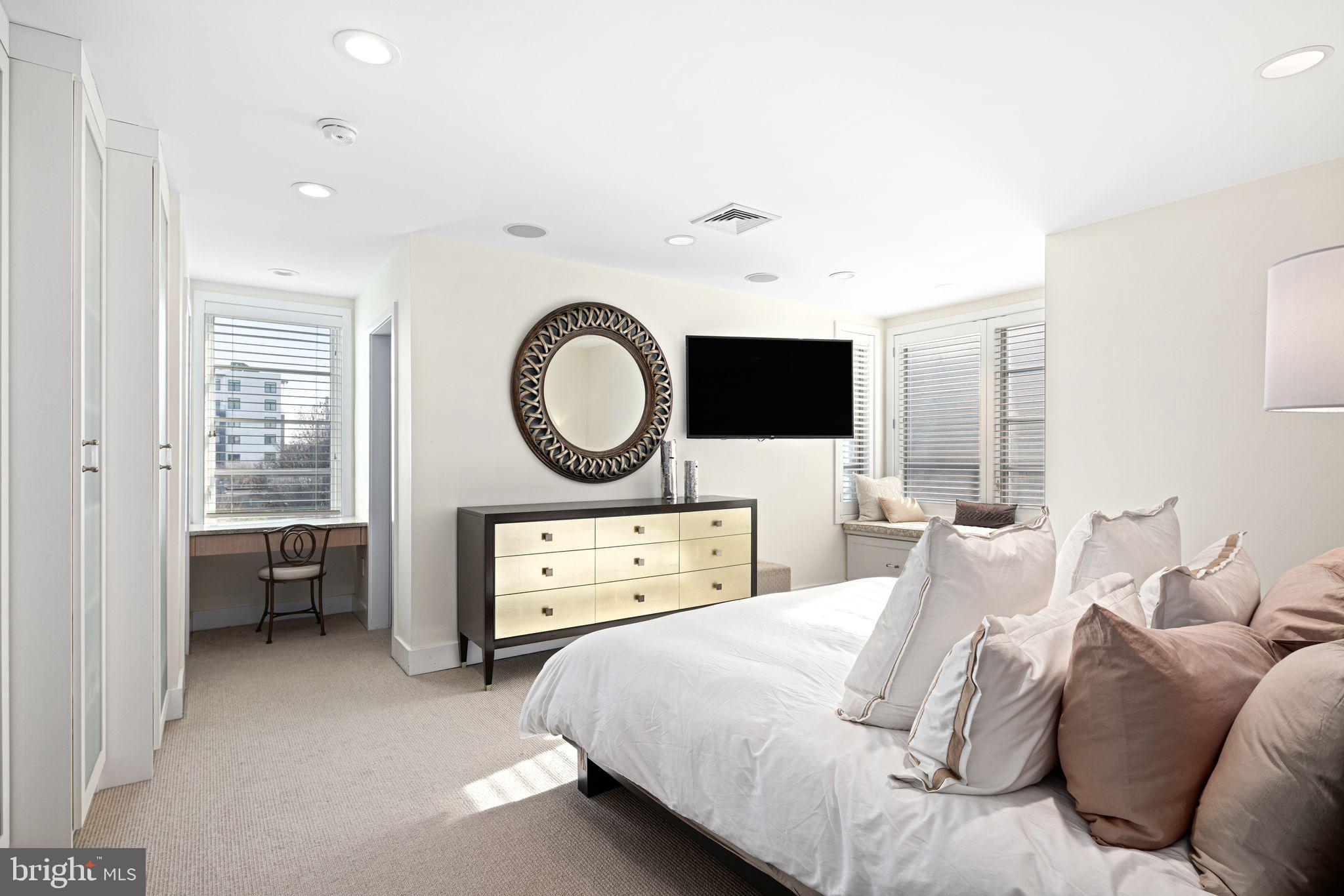 AVENUE OF THE ARTS - Residential