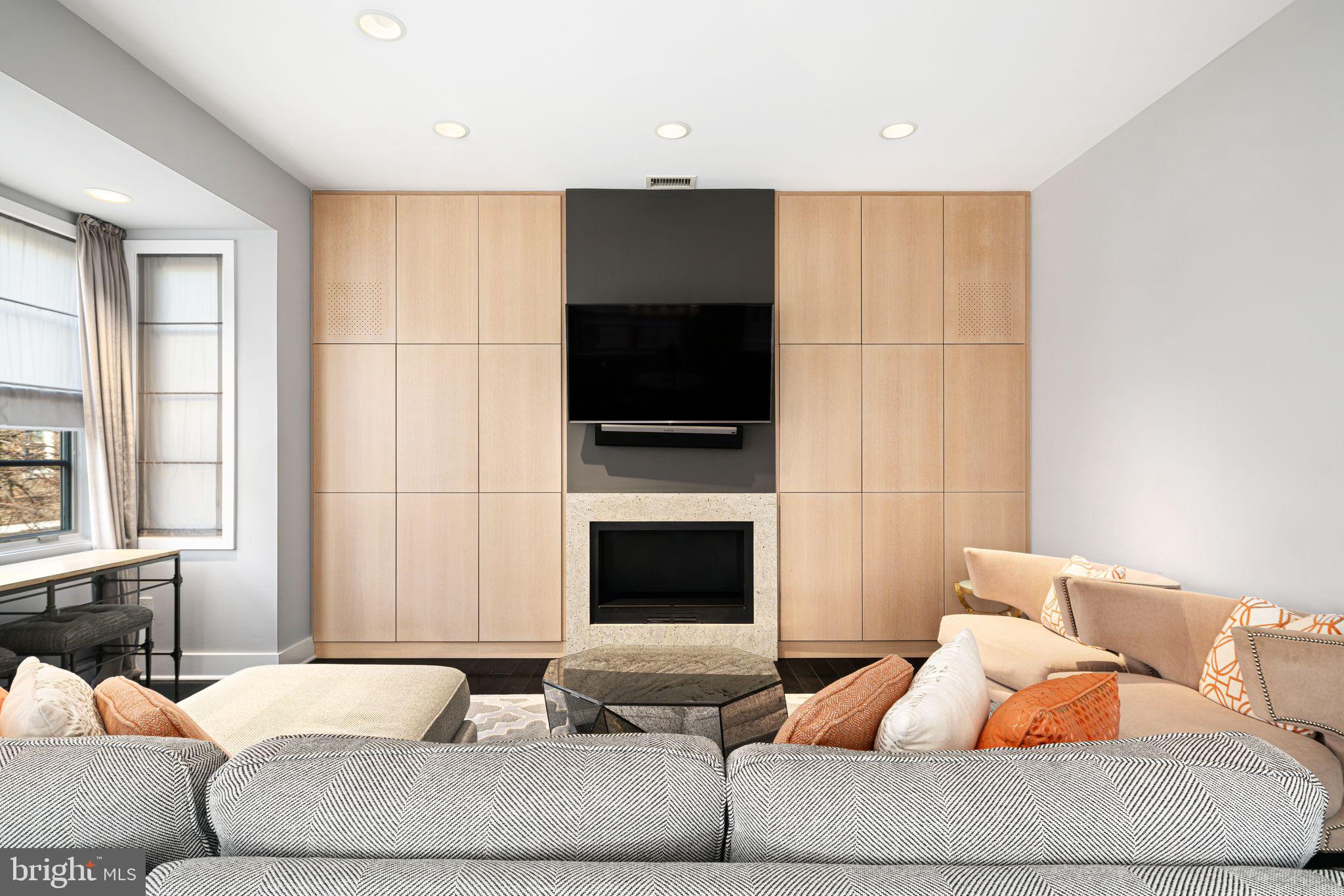 AVENUE OF THE ARTS - Residential