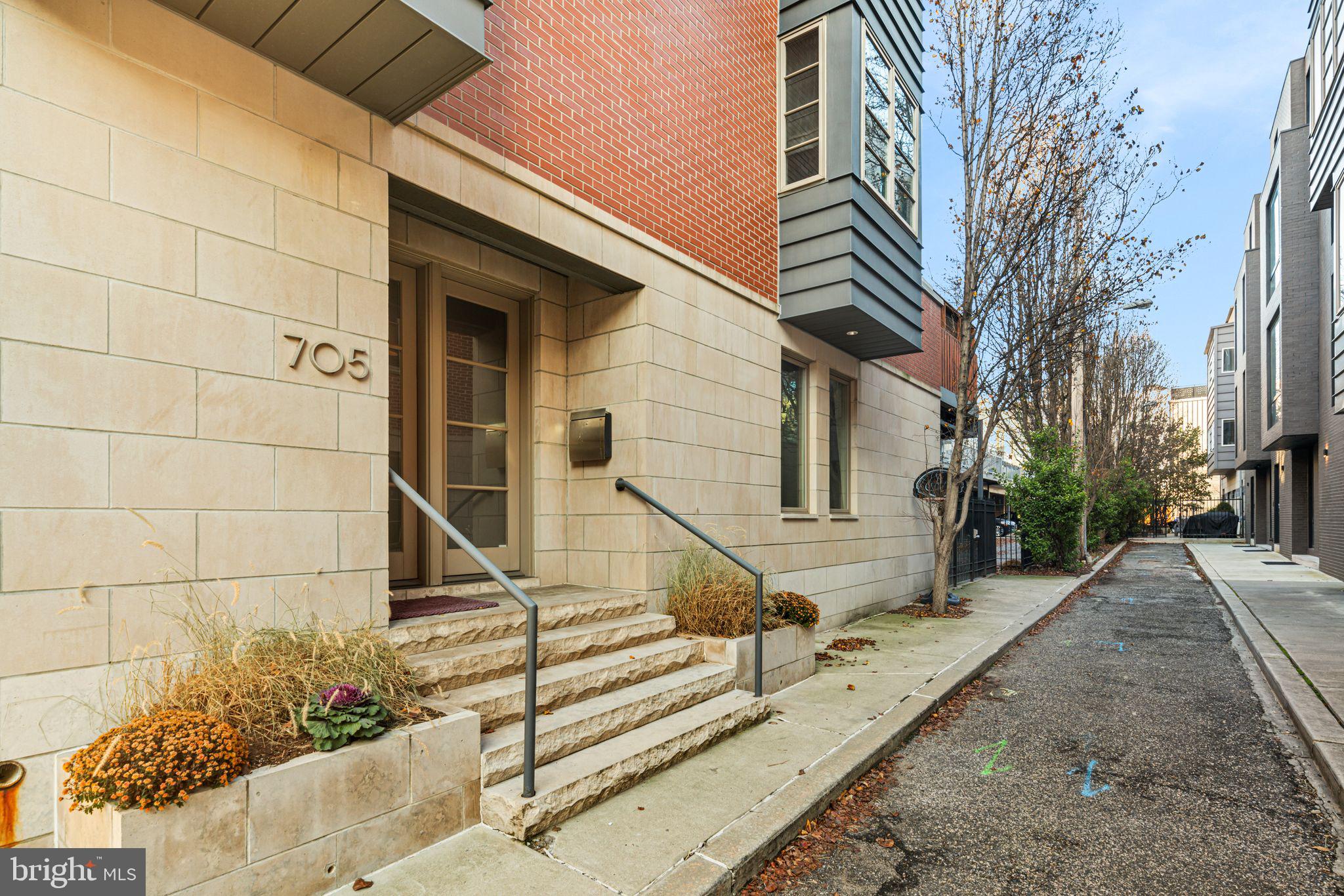 AVENUE OF THE ARTS - Residential