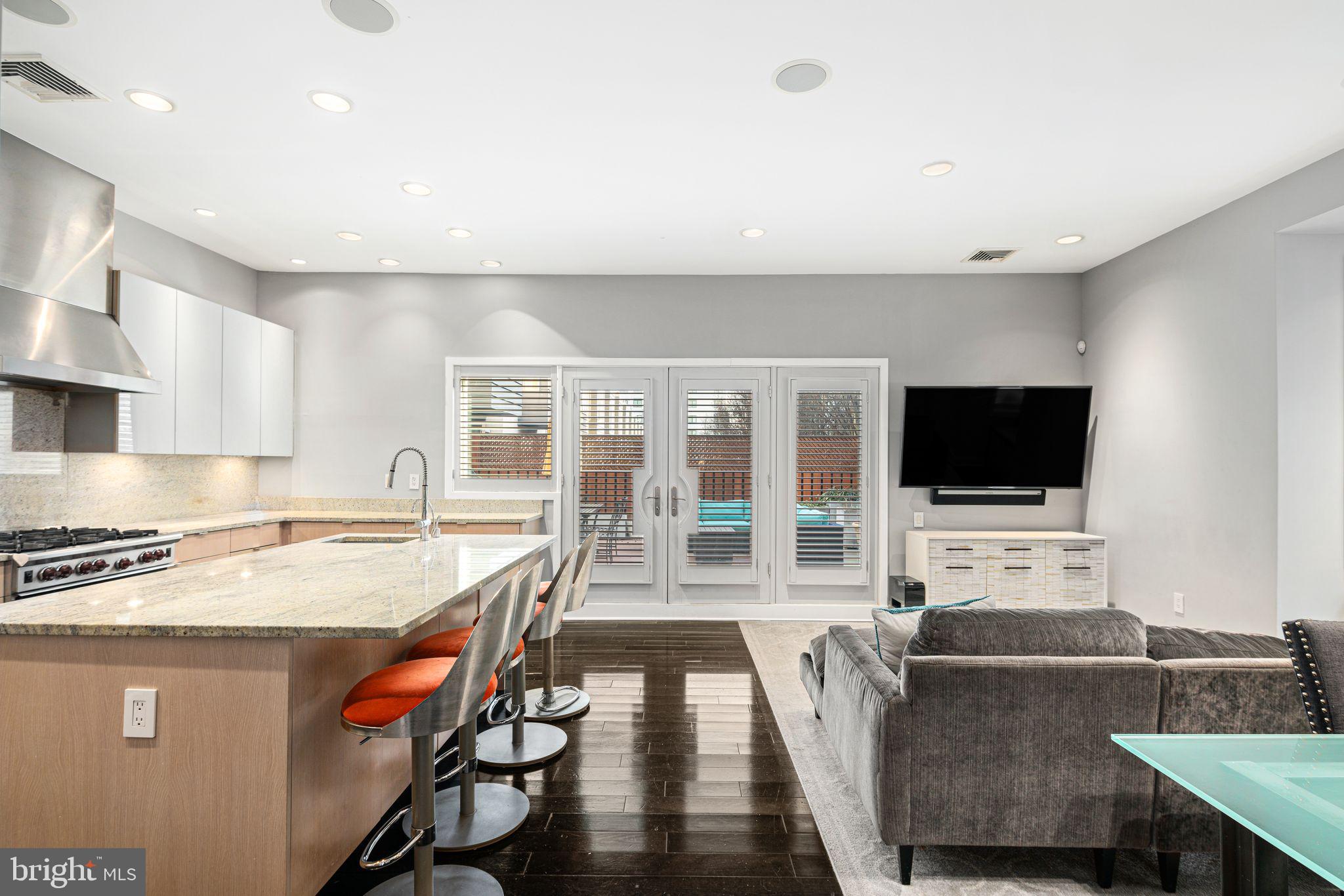 AVENUE OF THE ARTS - Residential