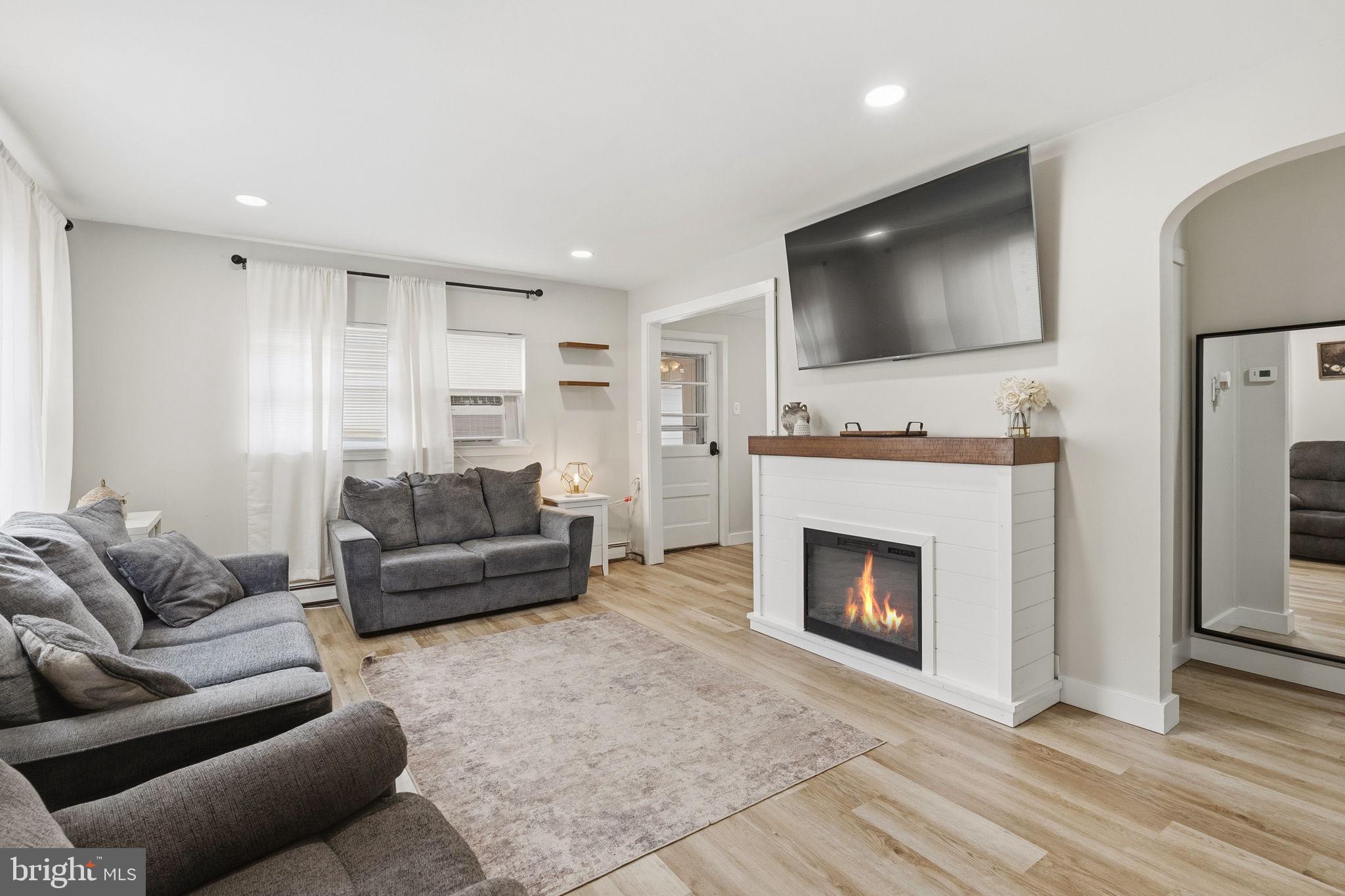 FEASTERVILLE HGTS - Residential