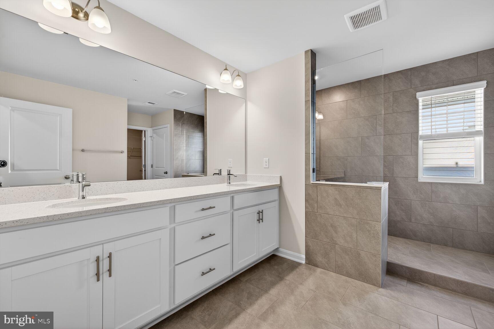 RENN QUARTER - Residential Lease