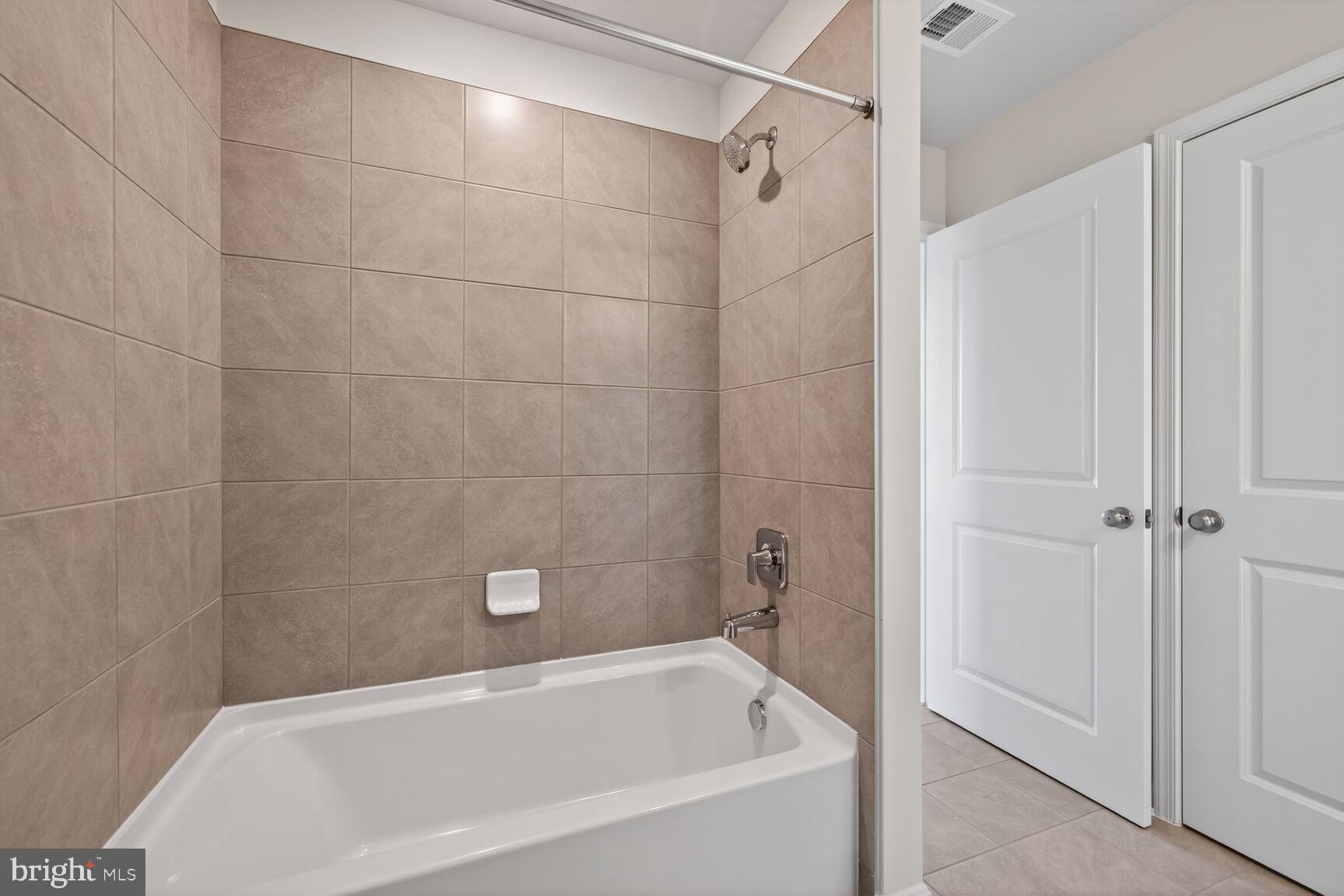 RENN QUARTER - Residential Lease