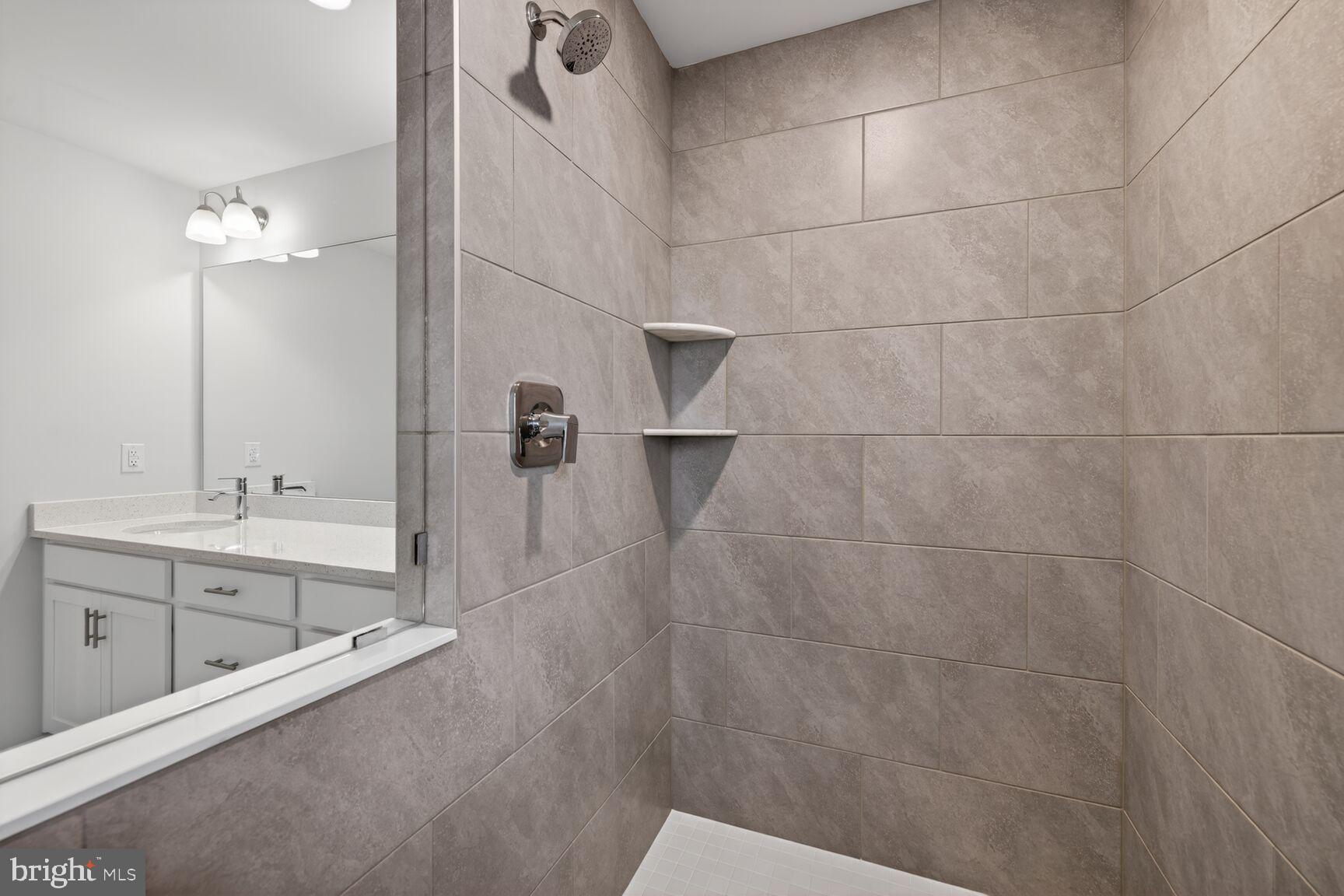 RENN QUARTER - Residential Lease