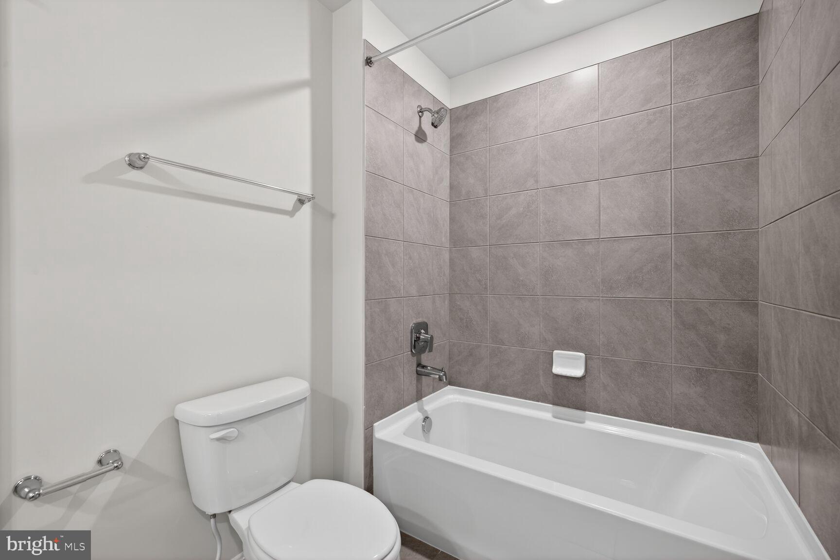 RENN QUARTER - Residential Lease