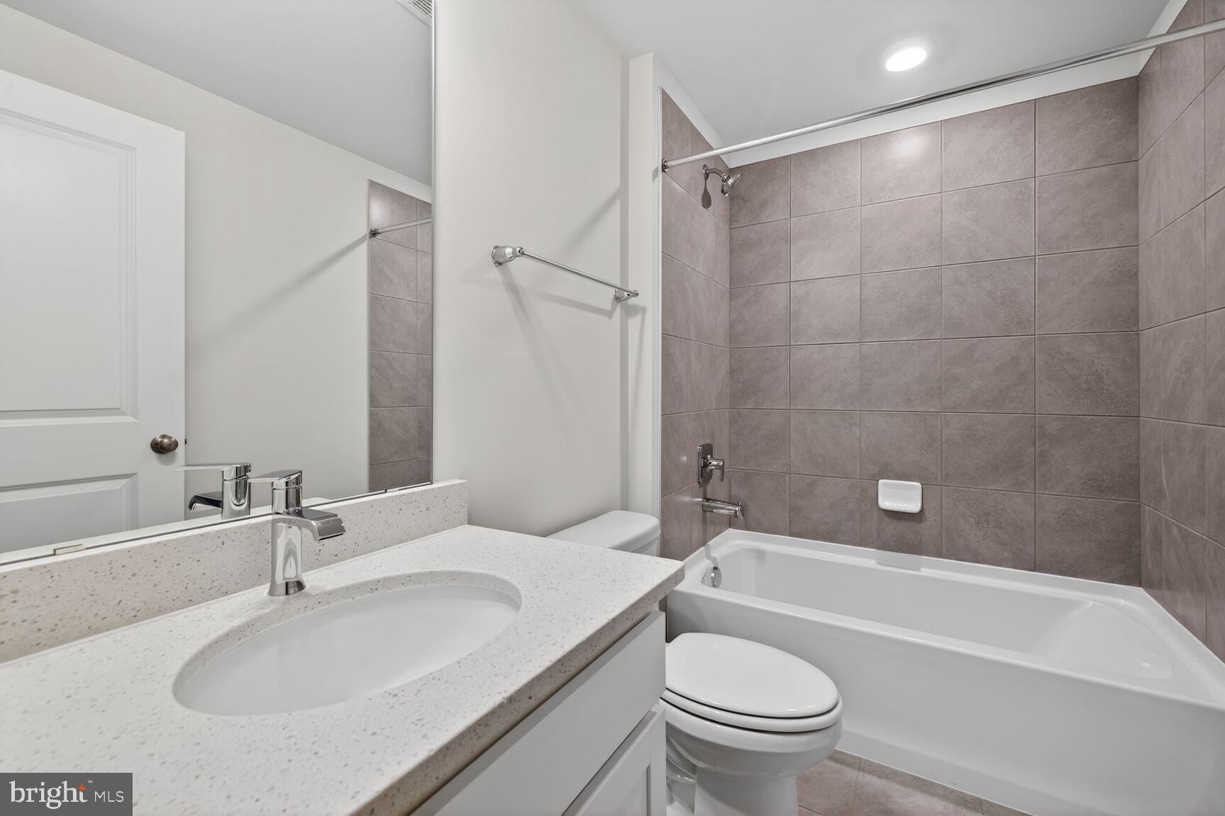 RENN QUARTER - Residential Lease