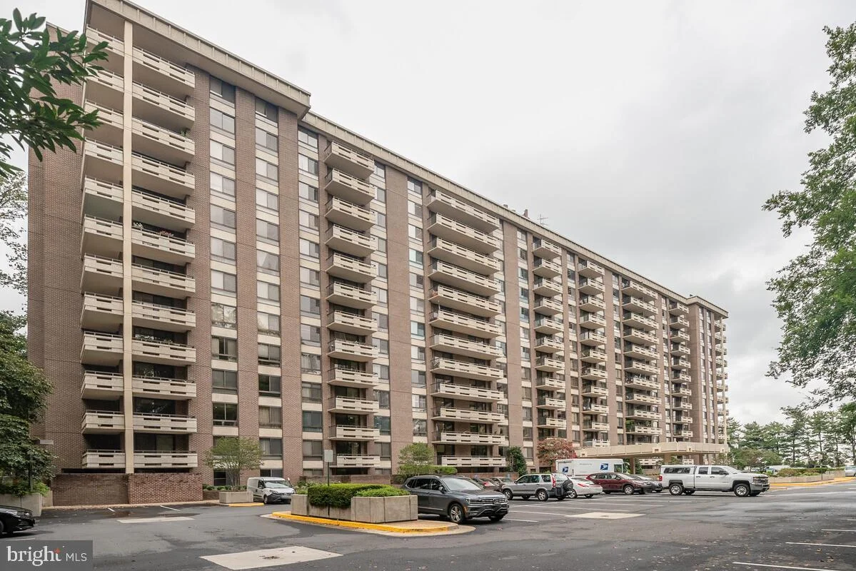 1808 Old Meadow Rd Unit 303, McLean, VA 22102