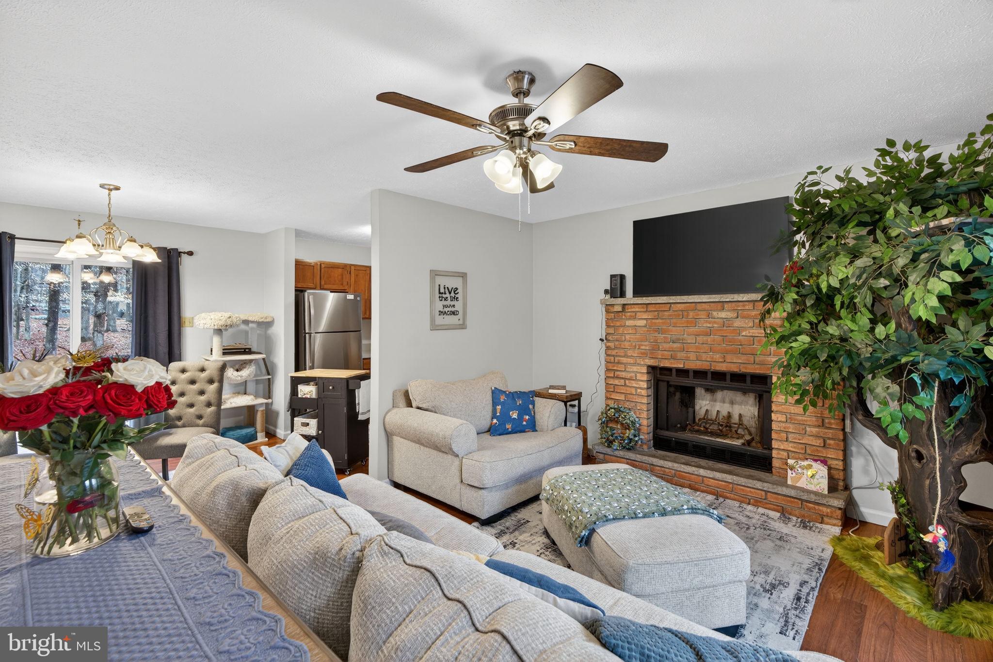 SAW CREEK EST - Residential