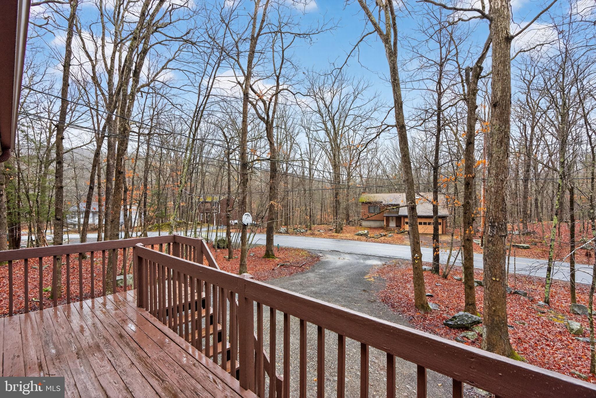 SAW CREEK EST - Residential