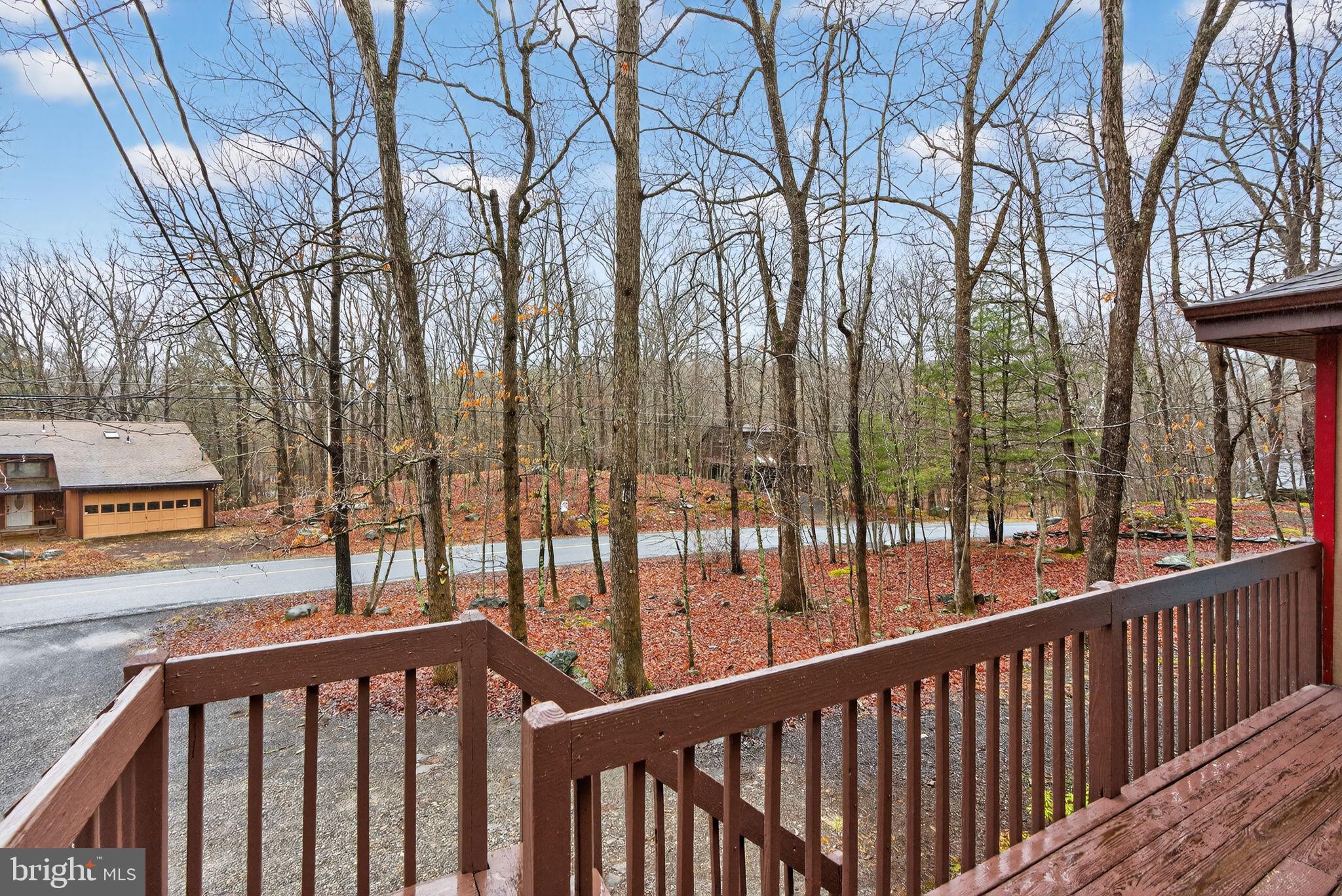 SAW CREEK EST - Residential