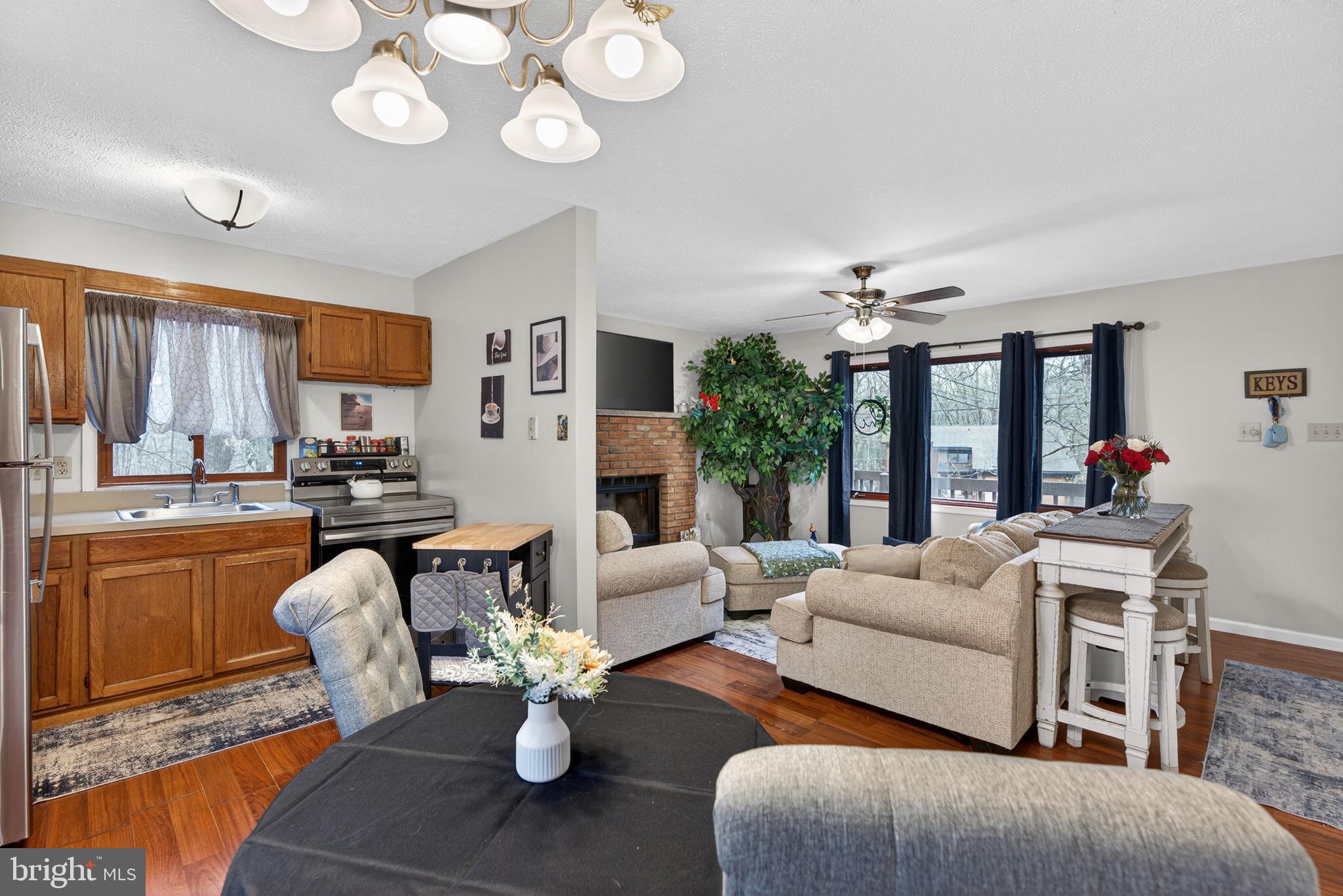 SAW CREEK EST - Residential