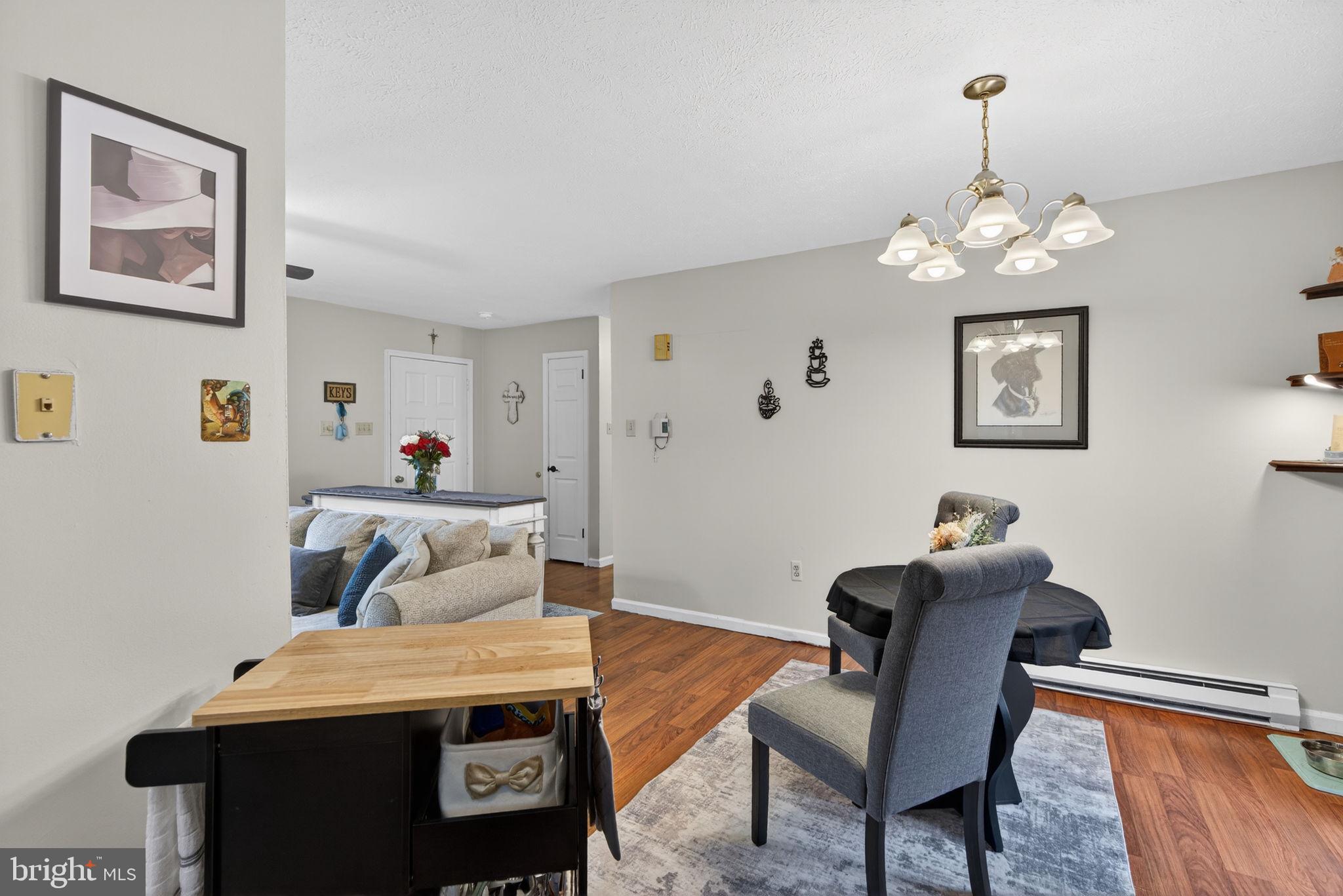 SAW CREEK EST - Residential