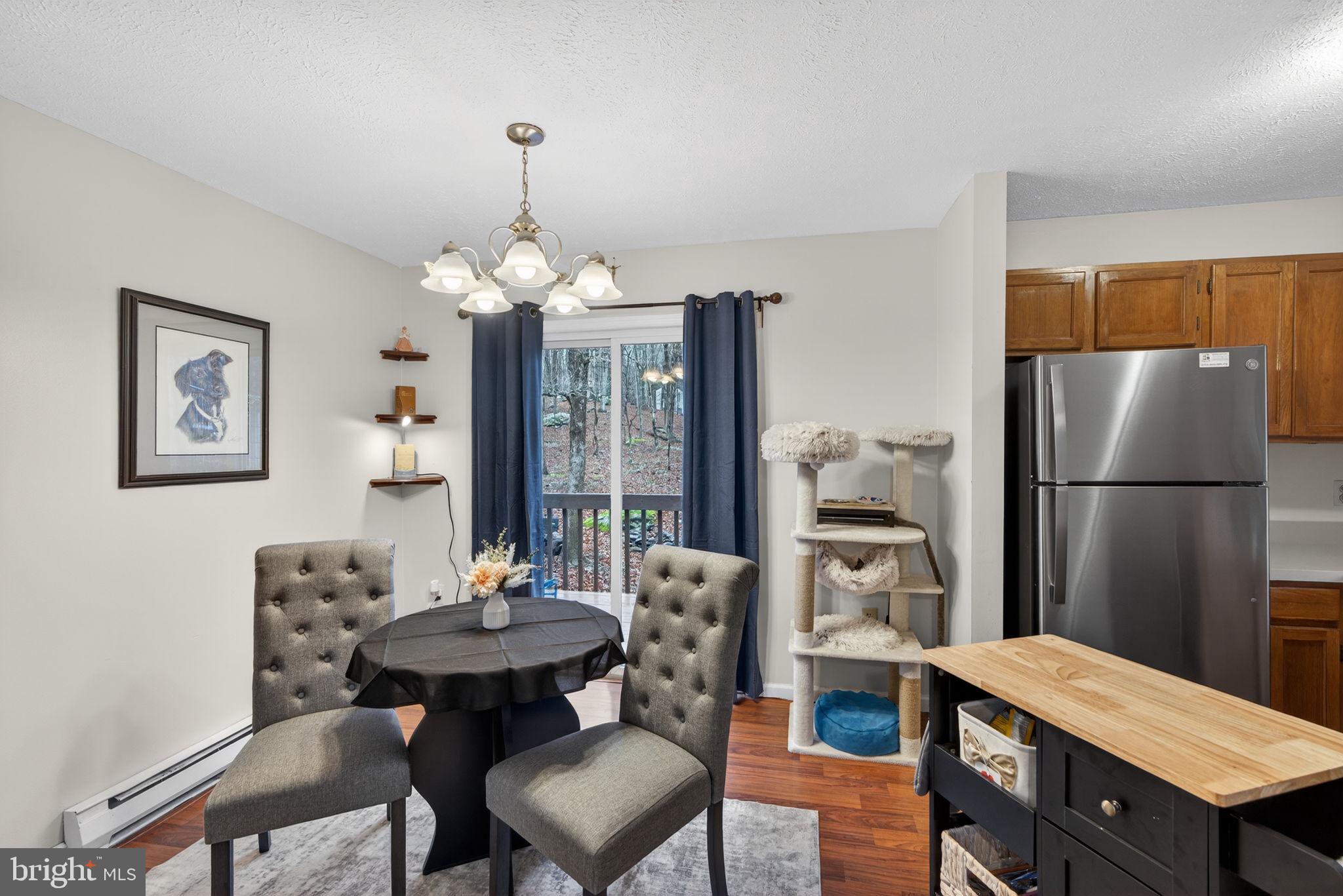 SAW CREEK EST - Residential