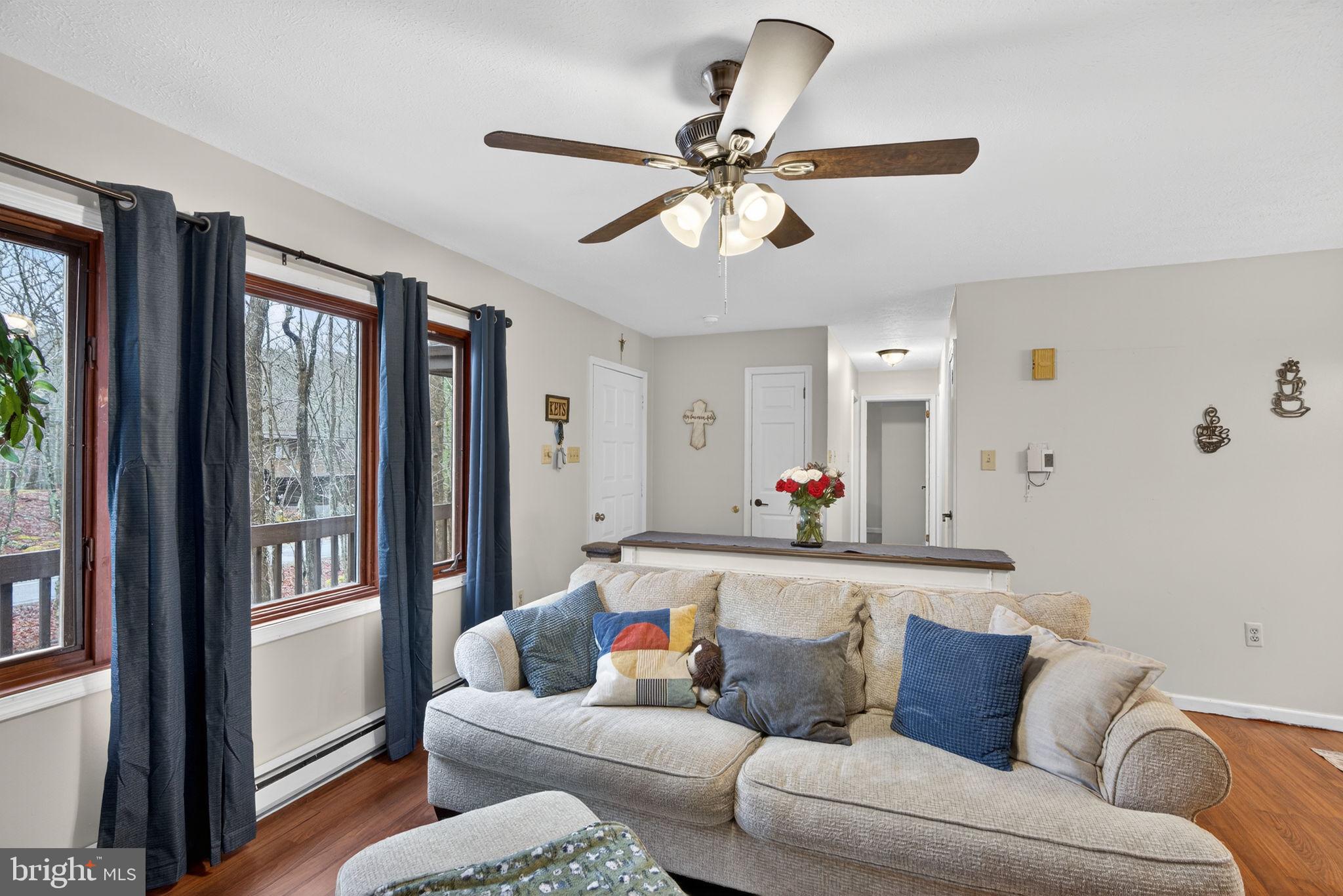 SAW CREEK EST - Residential