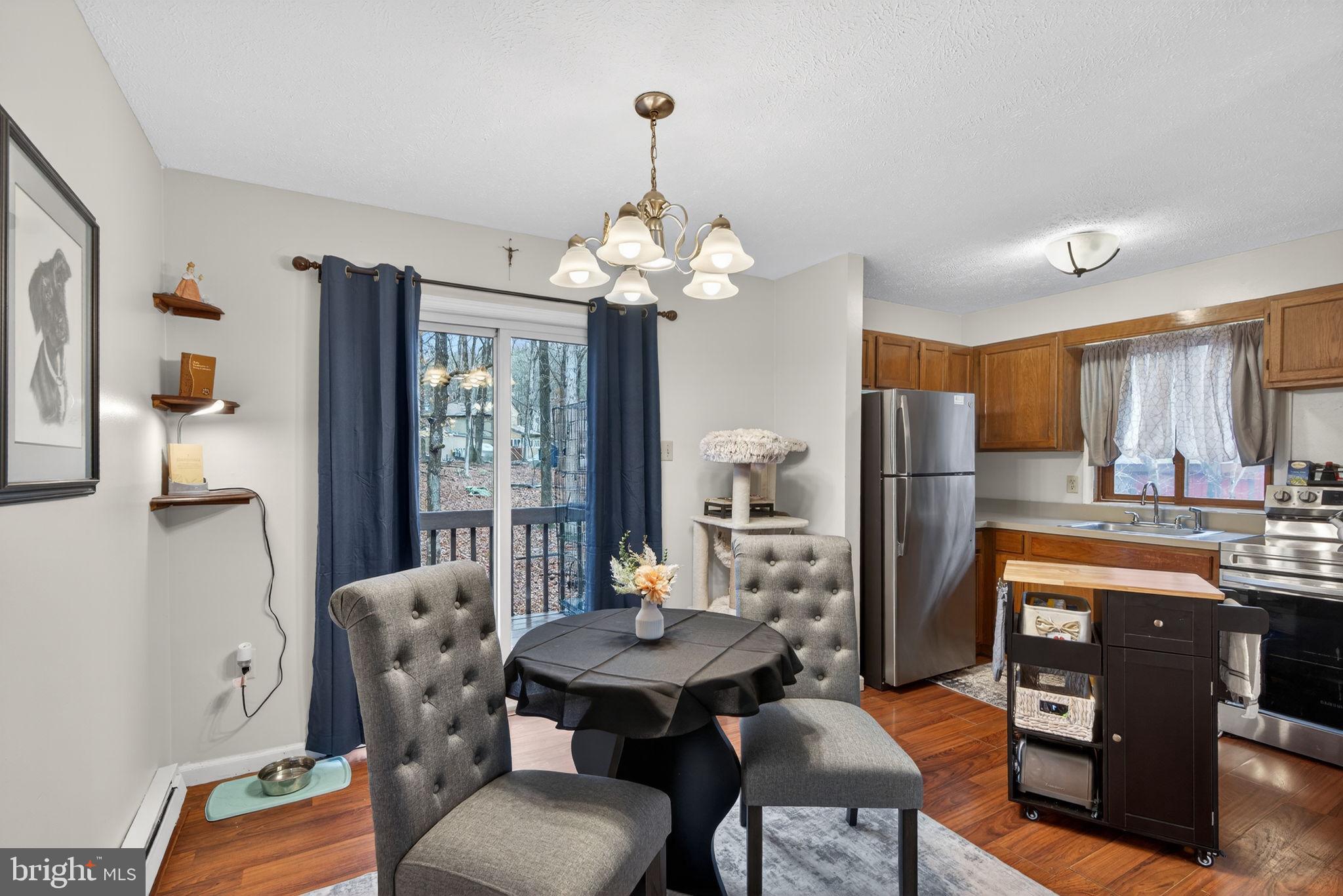 SAW CREEK EST - Residential