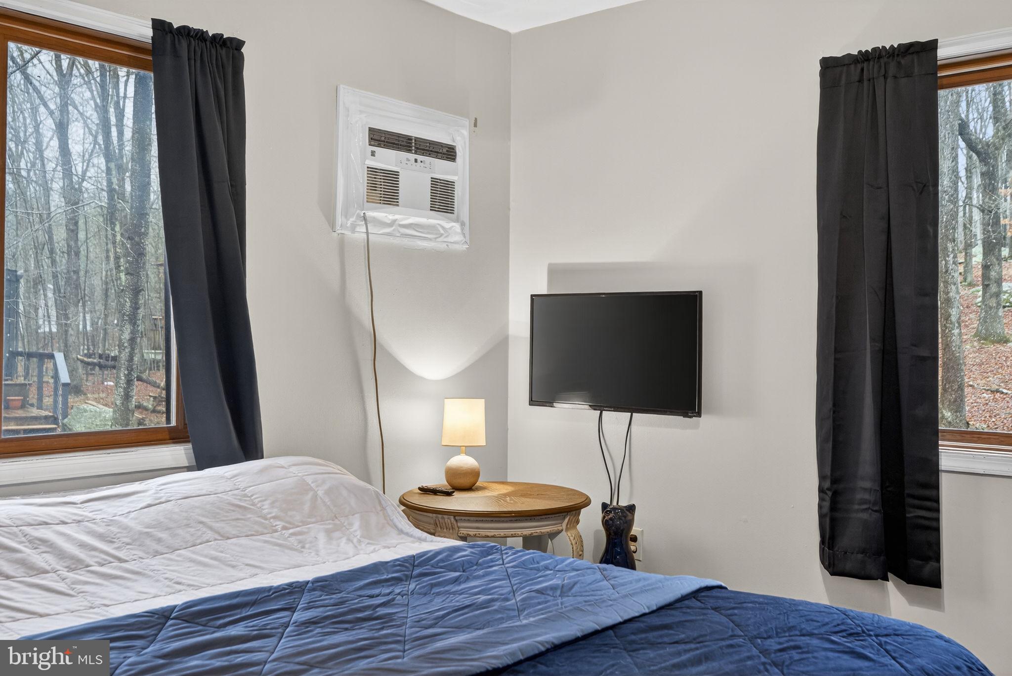 SAW CREEK EST - Residential