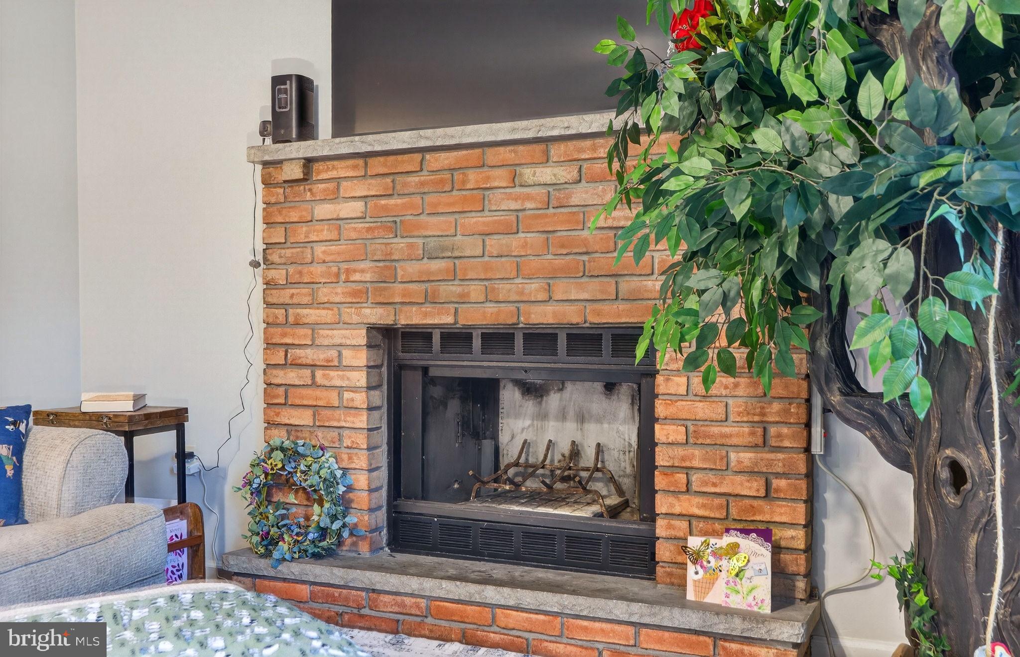 SAW CREEK EST - Residential