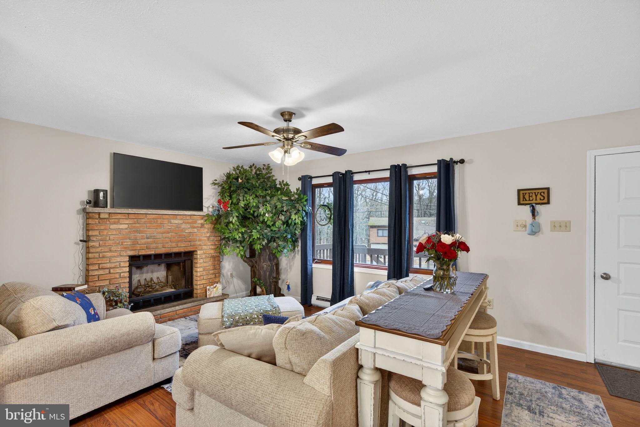 SAW CREEK EST - Residential