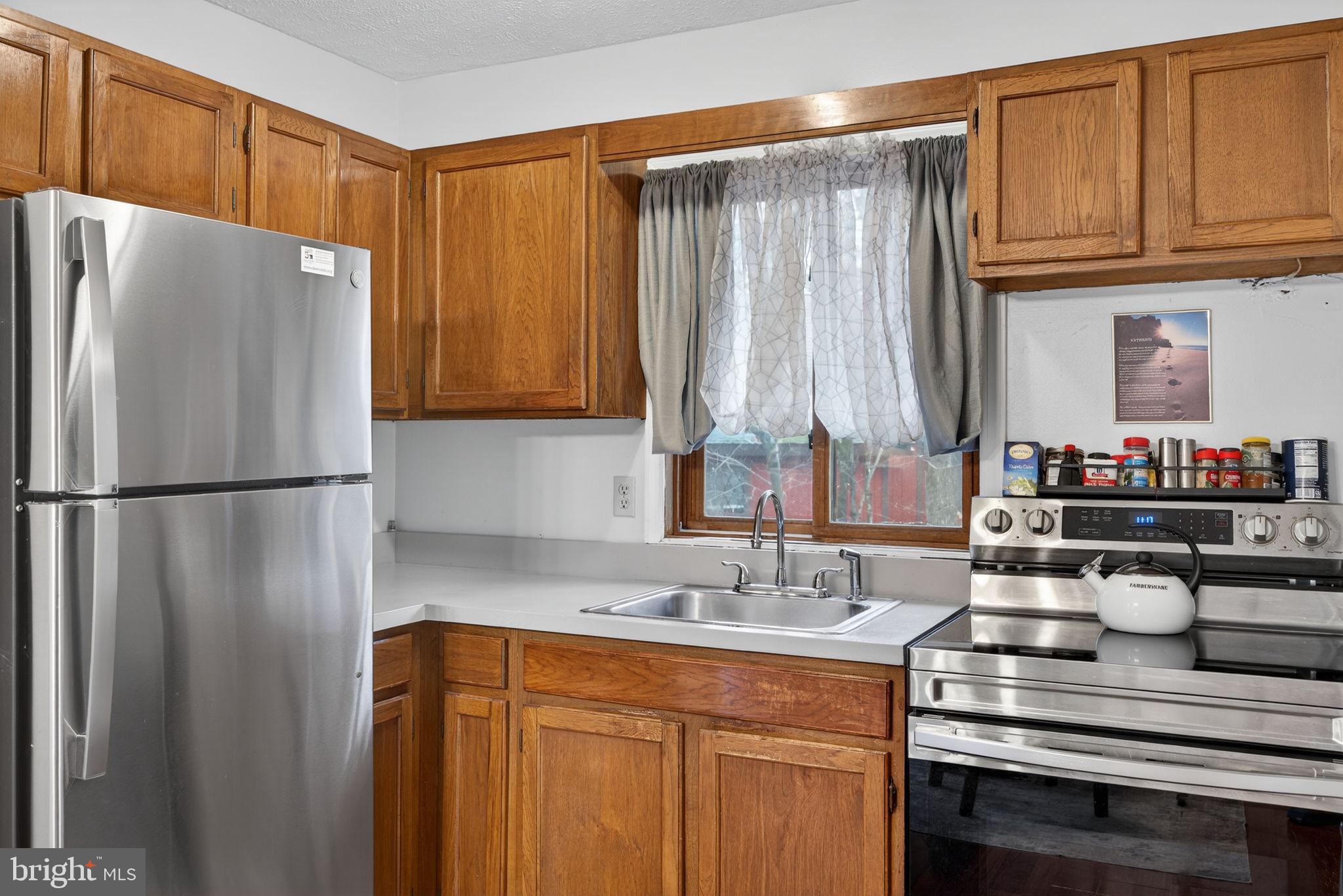 SAW CREEK EST - Residential