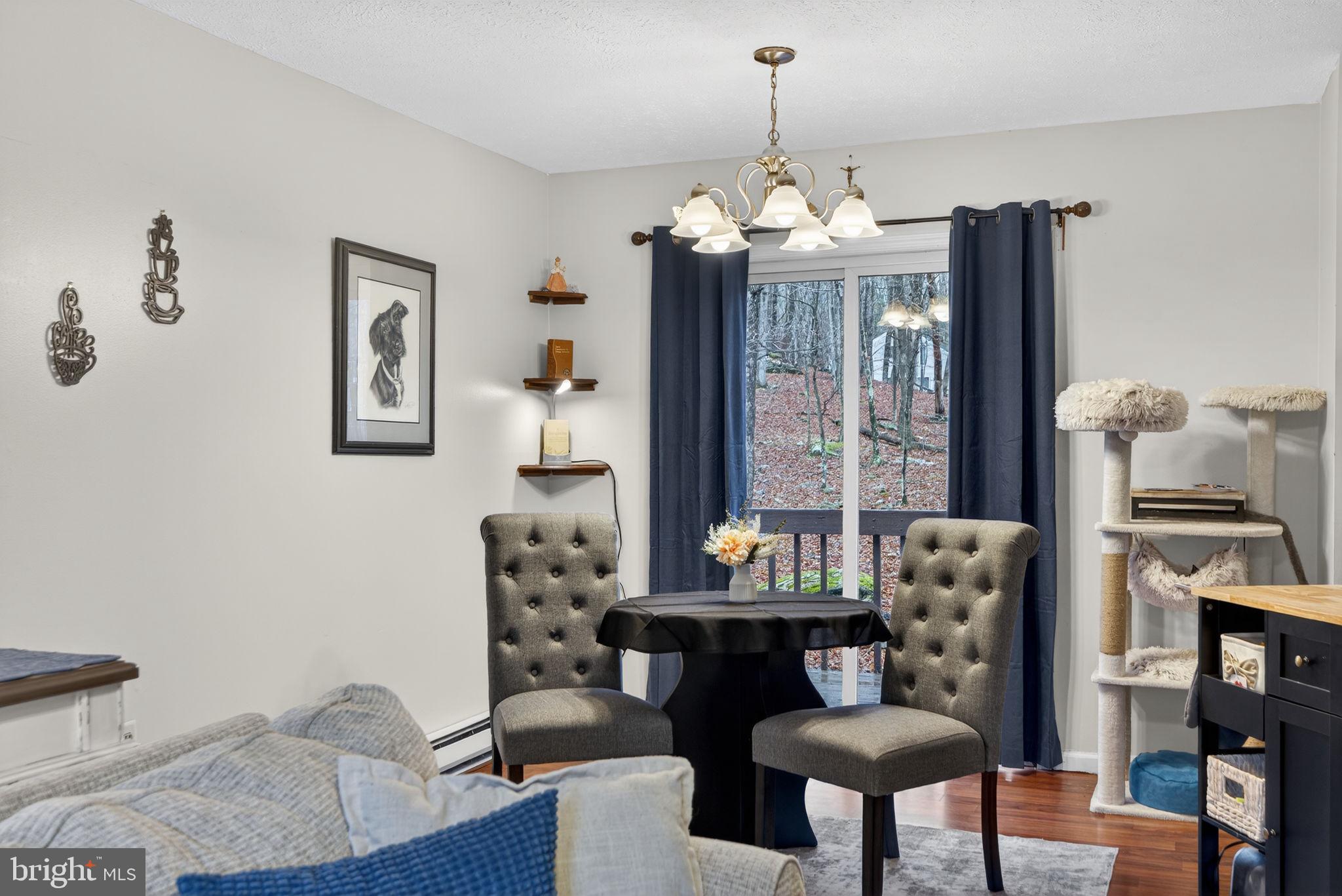 SAW CREEK EST - Residential