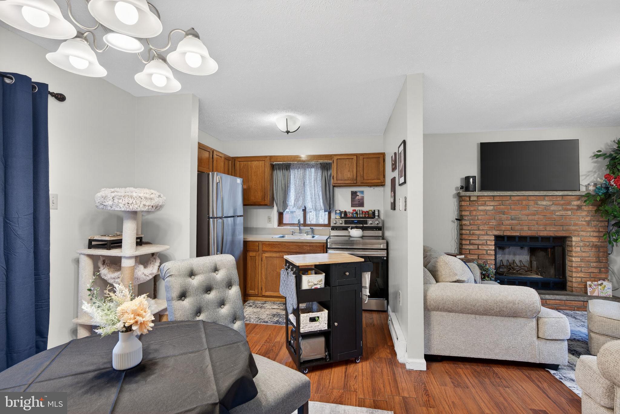 SAW CREEK EST - Residential