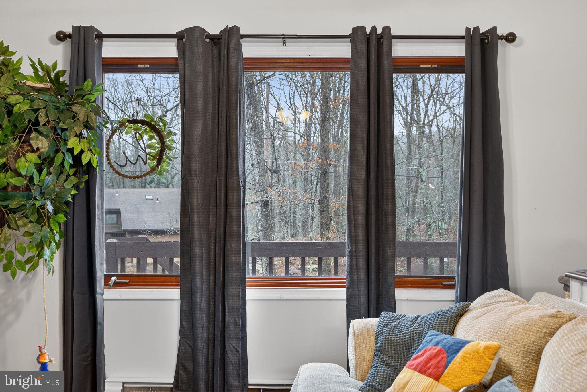 SAW CREEK EST - Residential