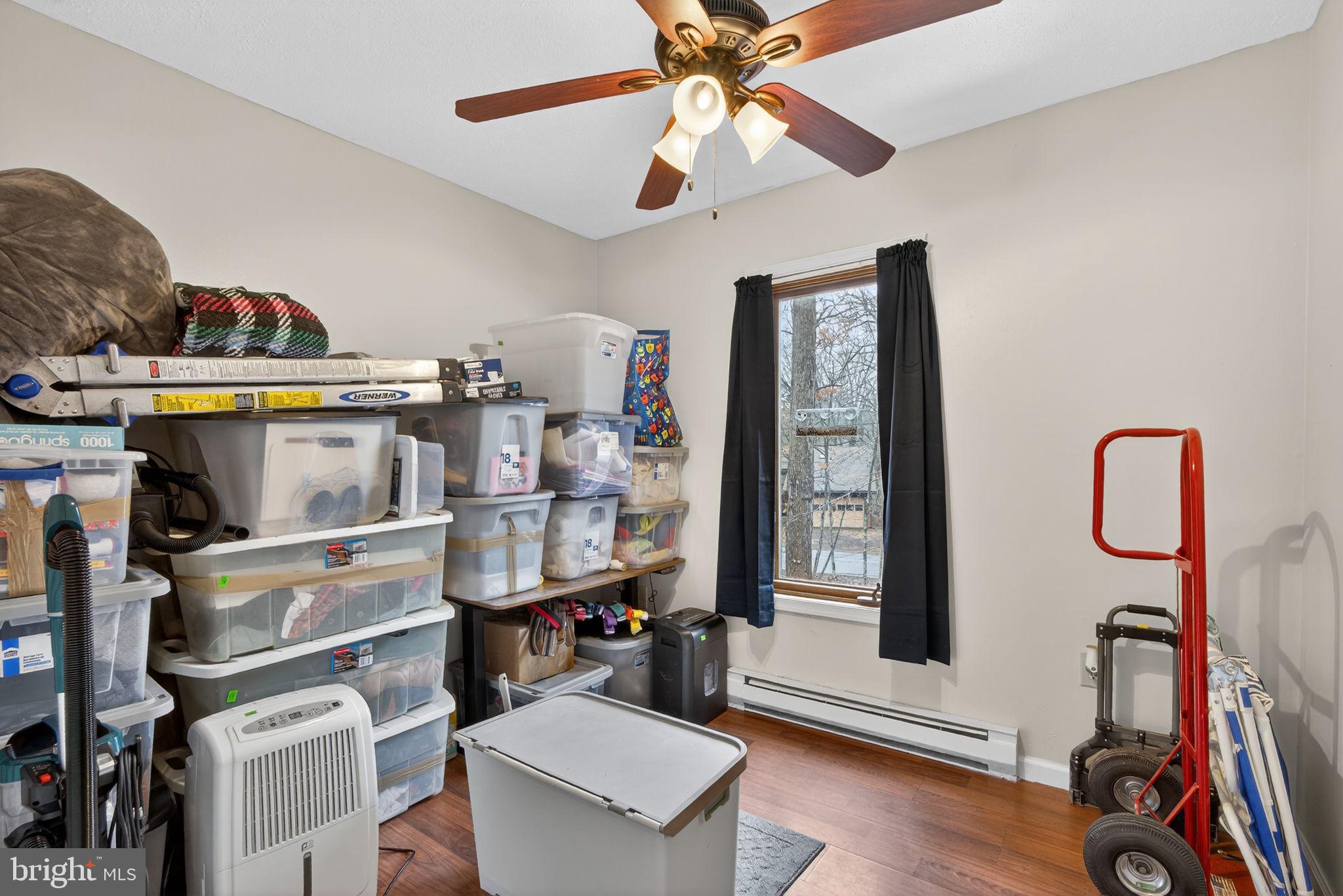 SAW CREEK EST - Residential