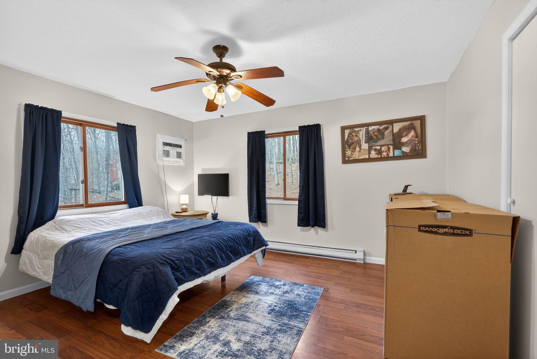 SAW CREEK EST - Residential