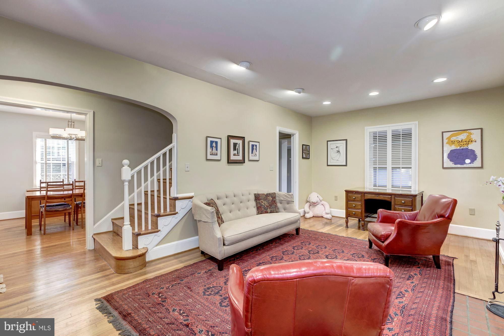 SEVEN OAKS - Residential