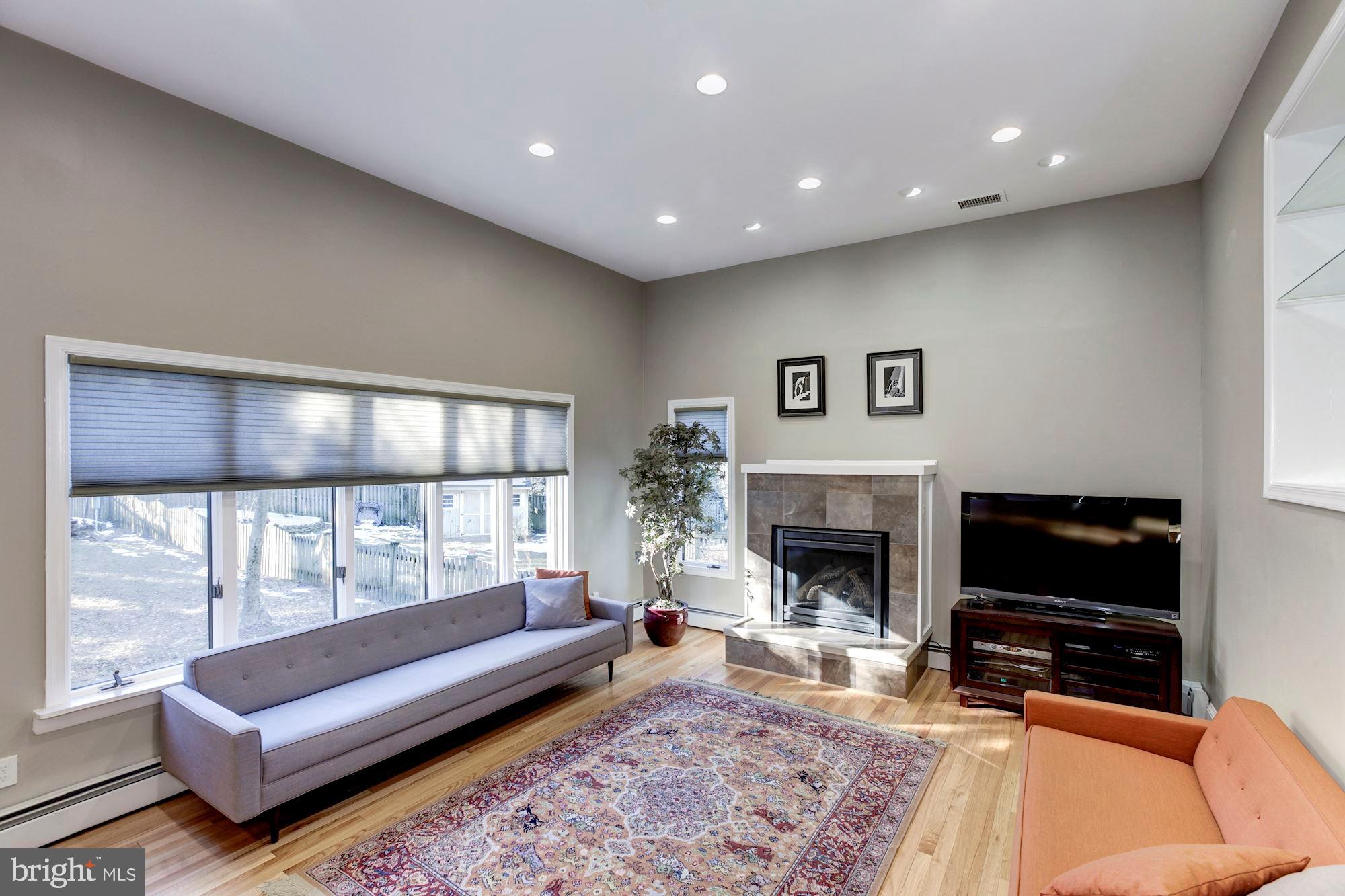 SEVEN OAKS - Residential