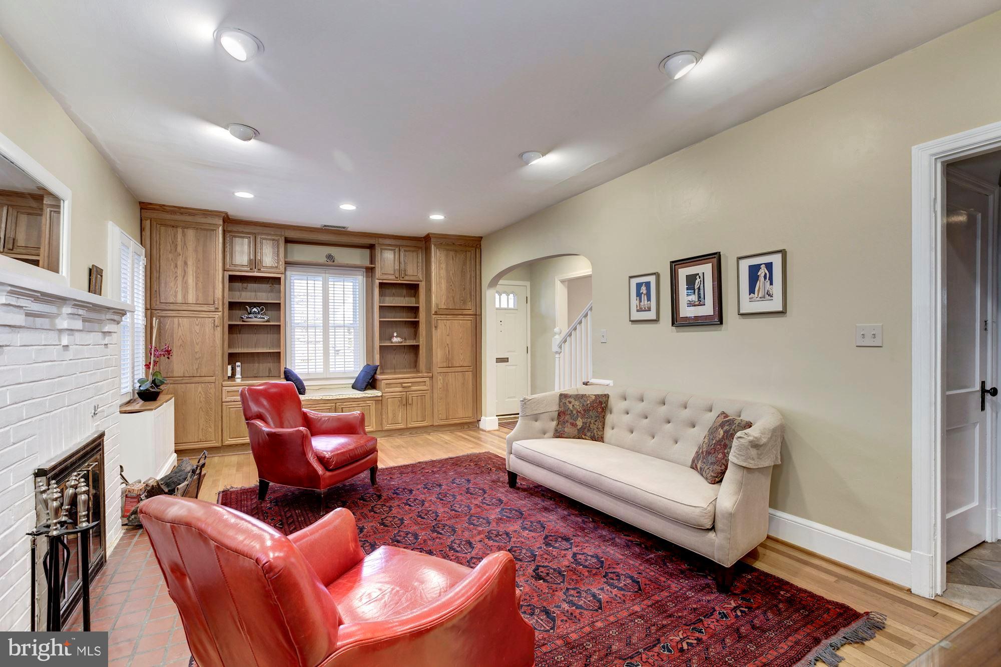 SEVEN OAKS - Residential