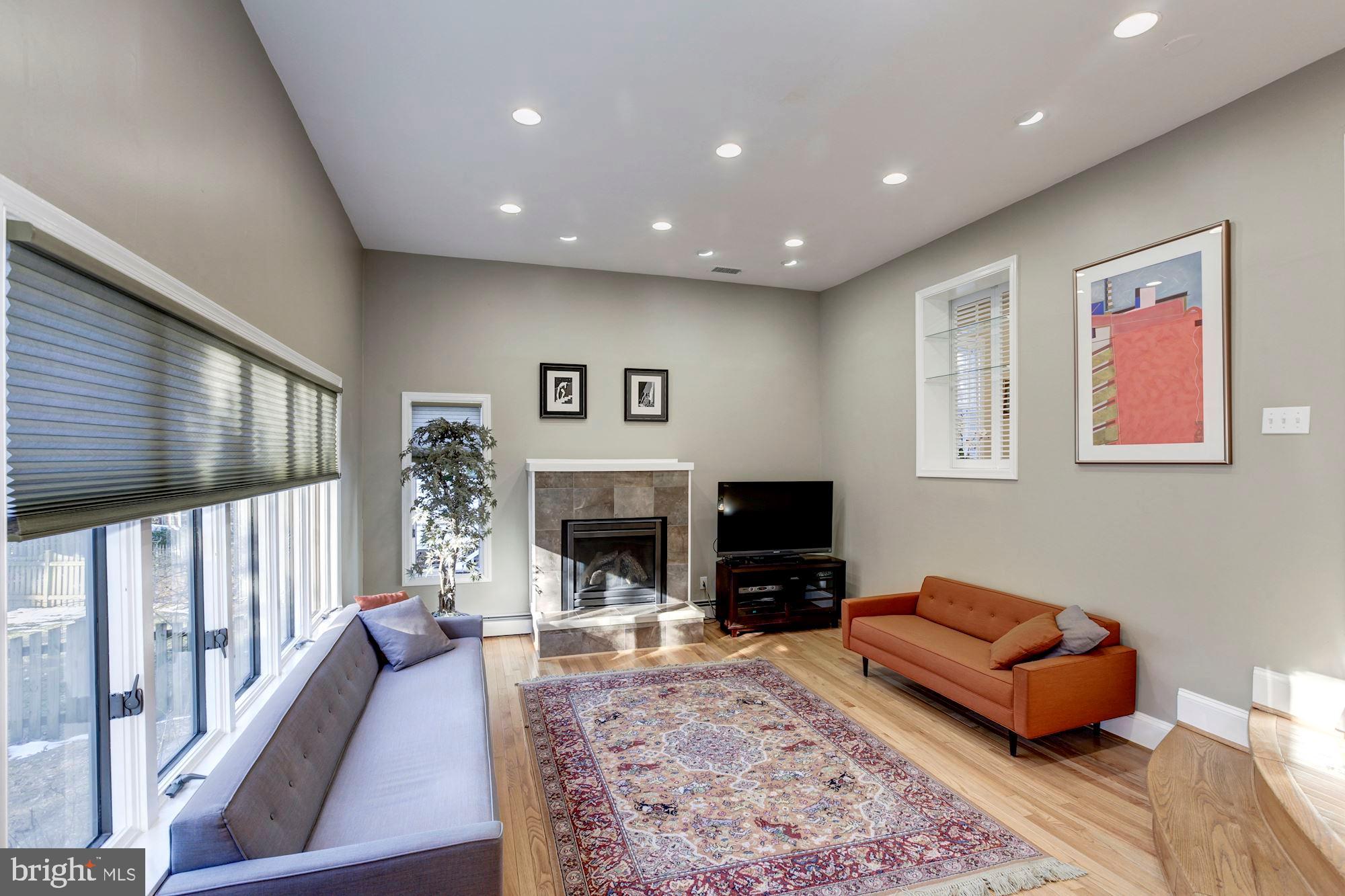 SEVEN OAKS - Residential