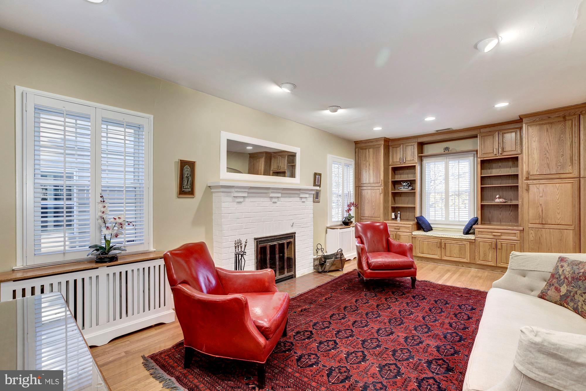 SEVEN OAKS - Residential