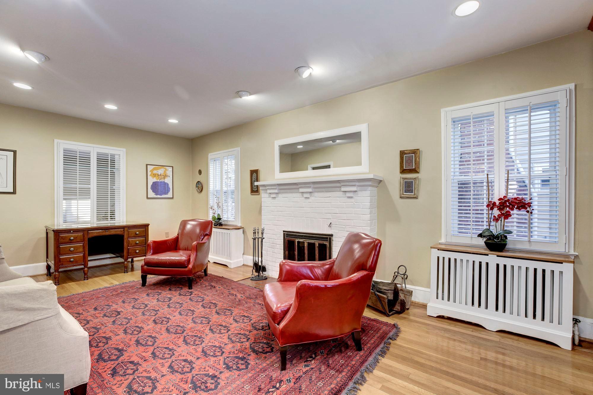 SEVEN OAKS - Residential