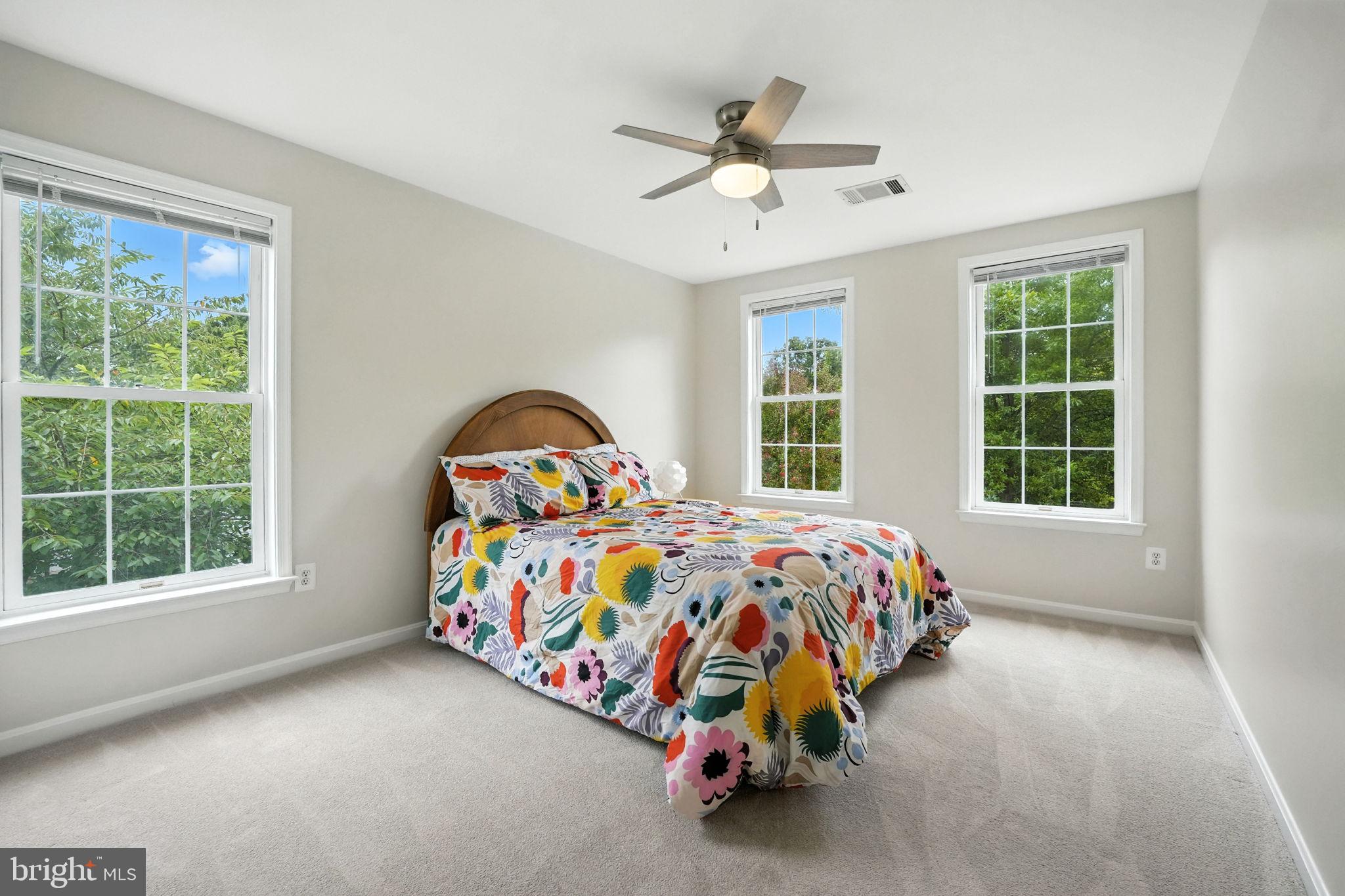 ASHBURN FARM - Residential