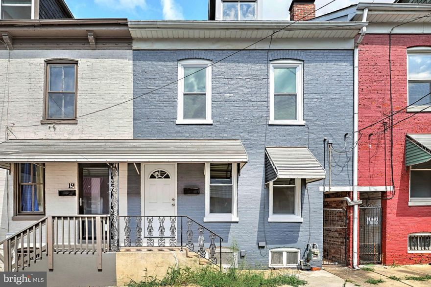 Welcome to 21 S Lee St! Prepare to be swept off your feet by this charming gem that's bursting with character and modern upgrades. This 3-bedroom haven is more than just a house; it's a canvas of comfort and style that's waiting for you to make it your masterpiece.

Step inside and let the hardwood floors lead you through a dance of elegance and imagine the memories you'll create here. The living room beckons you to sink into relaxation, while the dining area sets the scene for unforgettable feasts and gatherings.

 Luxury Vinyl Plank (LVP) floors protect your Kitchen and Bathroom from spills and water damage! The kitchen also had Brand new countertops installed just last month! 

A brand-new roof installed in 2022 will let you rest easy knowing you have 30 years before it needs replaced. The roof also comes with a 10 year guarantee. That's not the only upgrade, every window and door – inside and out – is brand spanking new. The outside world may have its hustle and bustle, but inside, you'll experience peace and tranquility.

Let's talk colors! A fresh coat of paint that wraps it in a hug of curb appeal on the outside and exudes freshness on the inside. Step out onto the balcony and take in the view with newfound confidence, thanks to those new handrails – a blend of safety and style that's just perfect.

If those updates weren't quite enough, don't forget there's a brand new chimney liner to keep your gas lines safe!

Owner is  a licensed Real Estate Professional