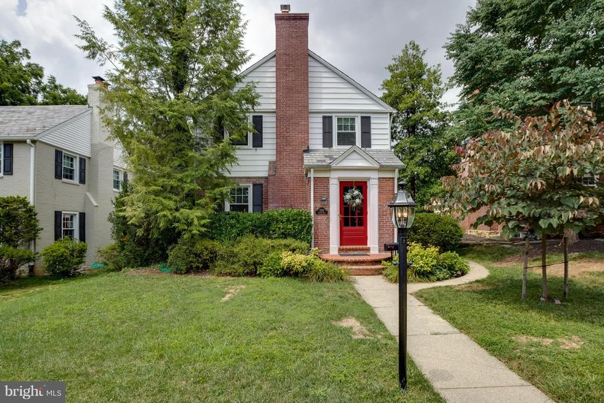 Stunning 3 bed, 2.5 bath in Stoneleigh!  Main floor features an updated kitchen which opens to DR, a spacious LR, and a family room/powder room.  The lower level includes a fully finished rec room, updated full bath, and separate laundry room.  Other amenities include charming patio, fenced in yard, and a detached garage.  Great location on one way street, blocks to pool and school!