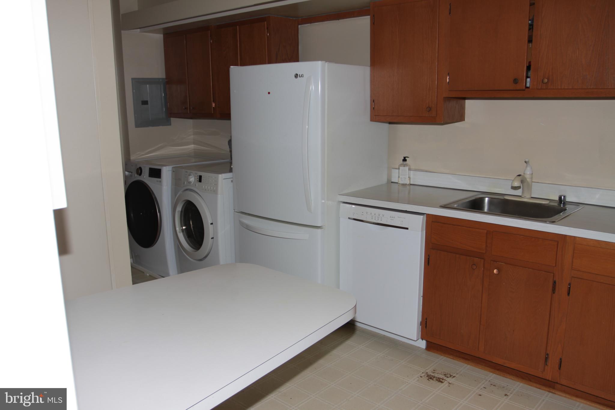 31 STONEHENGE CIRCLE 10