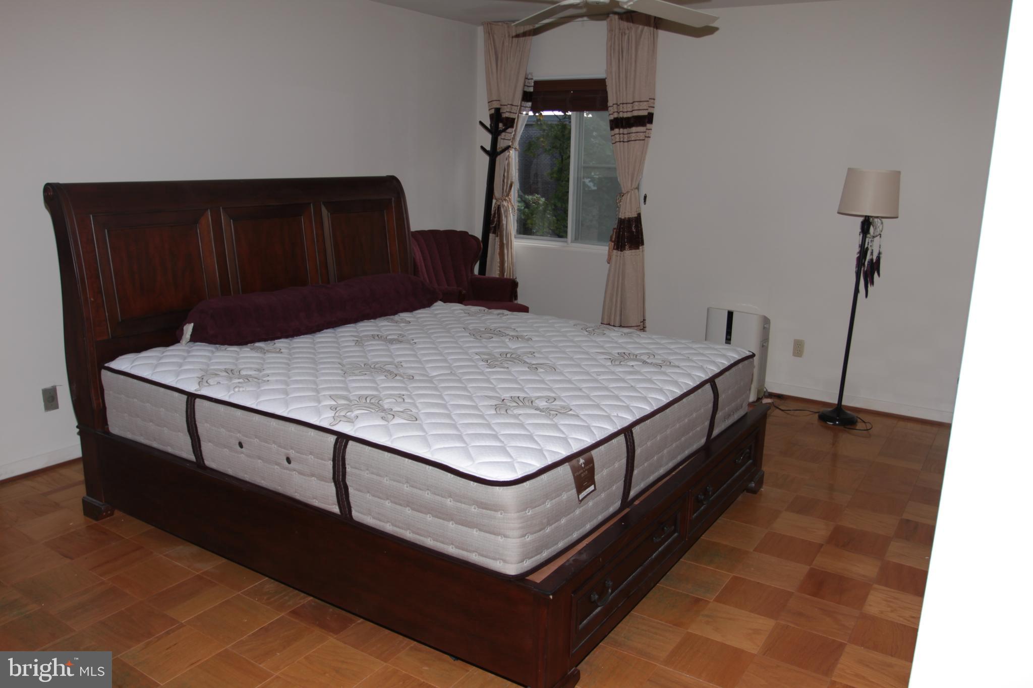 31 STONEHENGE CIRCLE 10