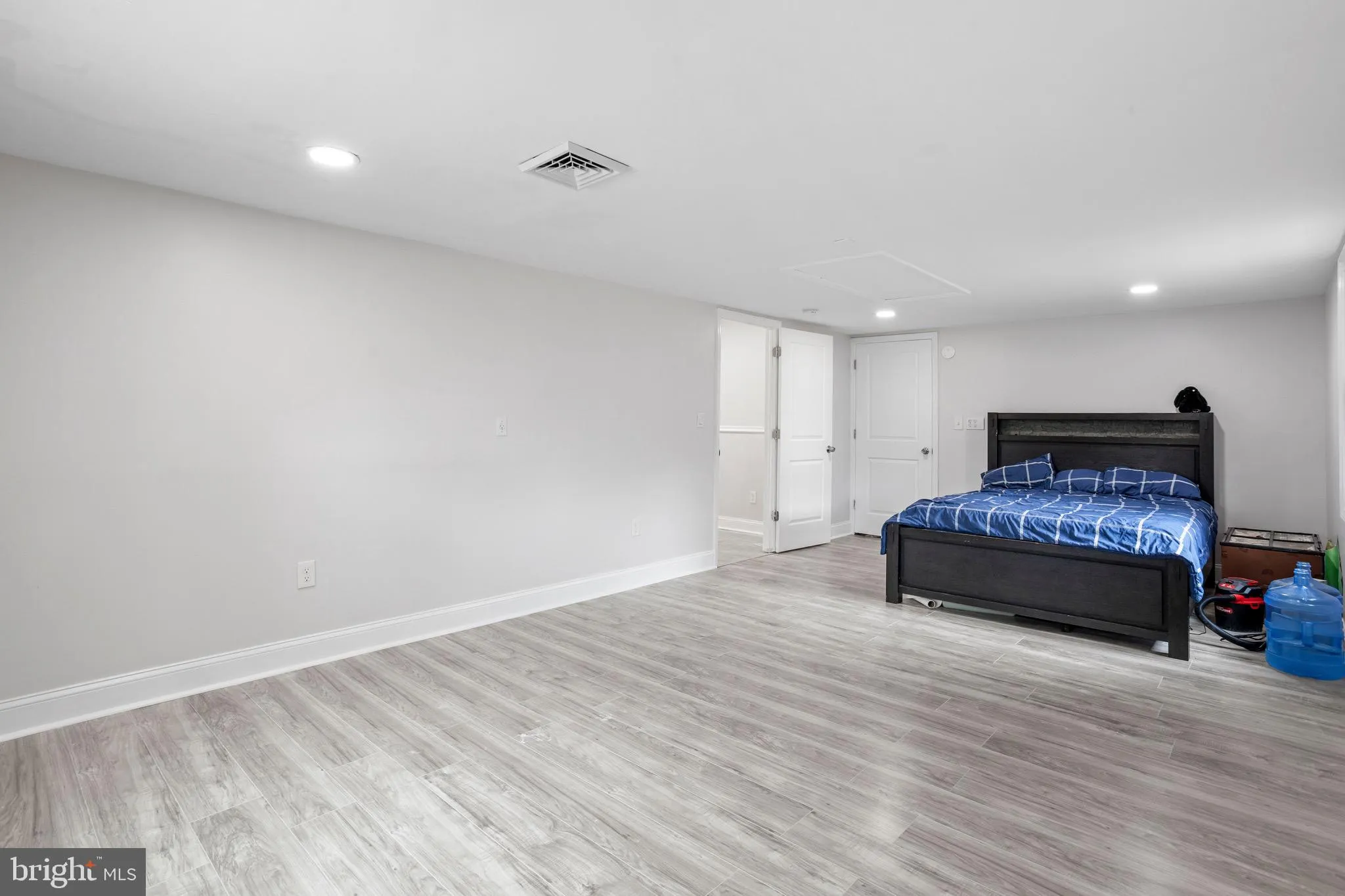 Willingboro, New Jersey 08046, United States, 4 Bedrooms Bedrooms, ,2 BathroomsBathrooms,Residential,Pending,48065