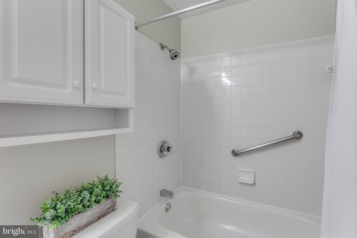 LAKEWOOD HILLS - Residential